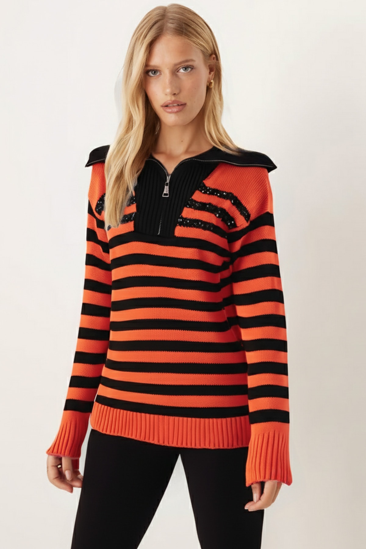 Kadın Turuncu Yakası Fermuar Detaylı Pullu Triko Kazak ARM-26K136035