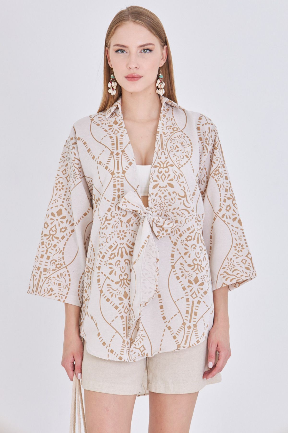 Kadın Krem Desenli Keten Görünümlü Önden Bağlamalı Kimono Gömlek ARM-24Y001079