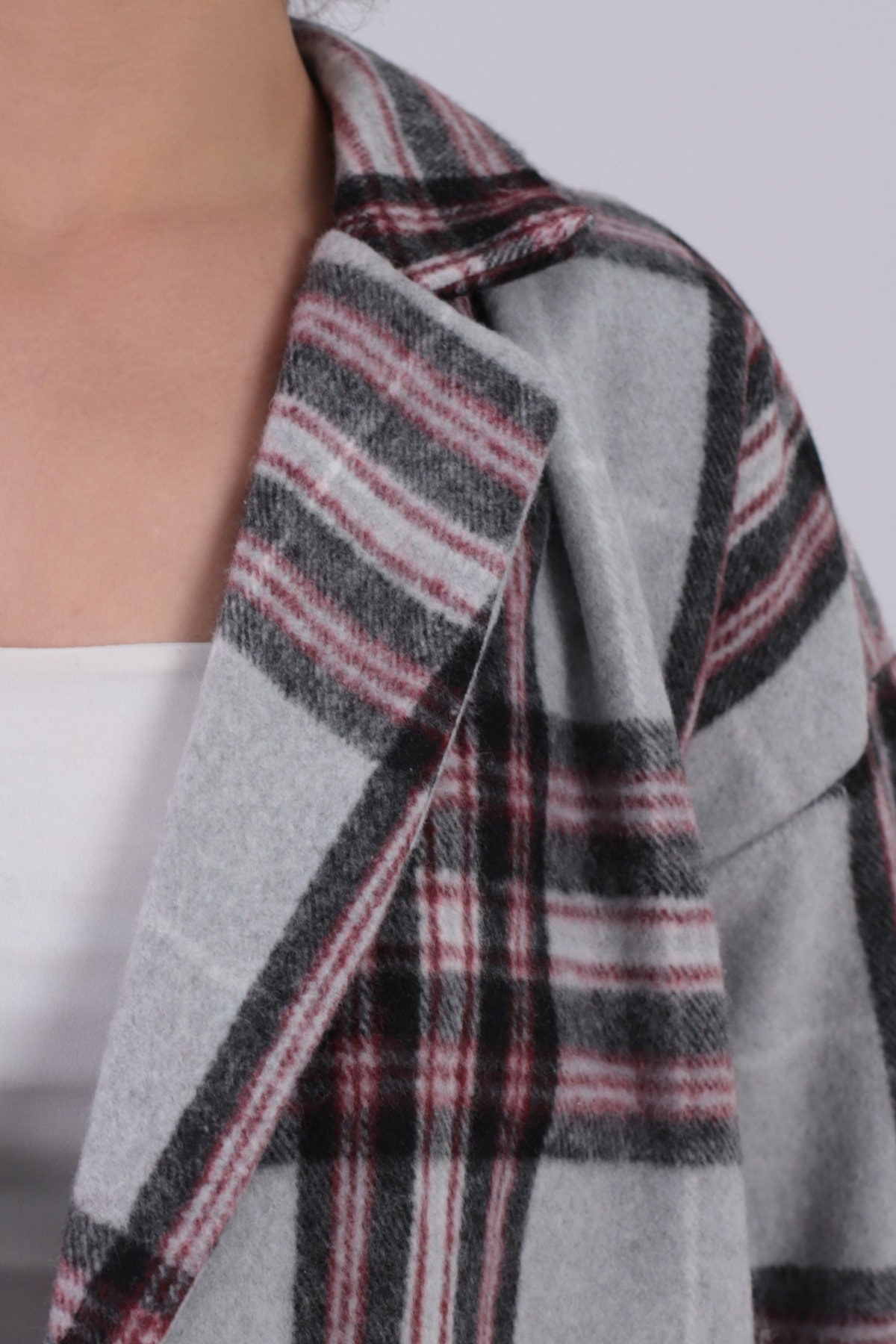 Kadın Gri Erkek Yaka Yanları Yırtmaçlı Oversize Ceket ARM-26K001009