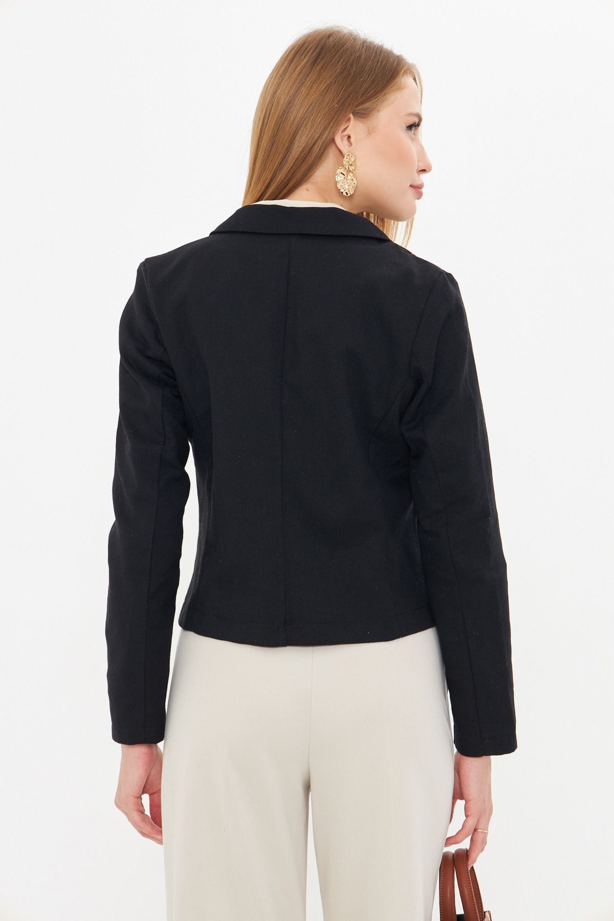 Kadın Siyah Kruvaze Yaka Gabardin Crop Ceket ARM-24Y001010