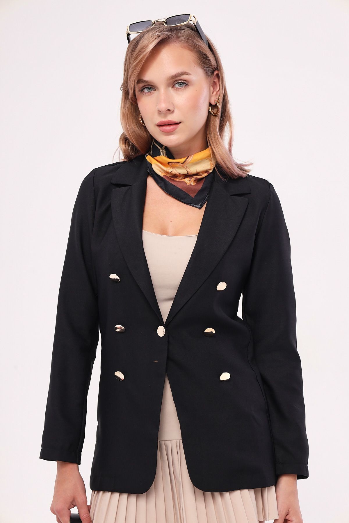 Kadın Siyah Düğmeli Ceket ARM-20K001151