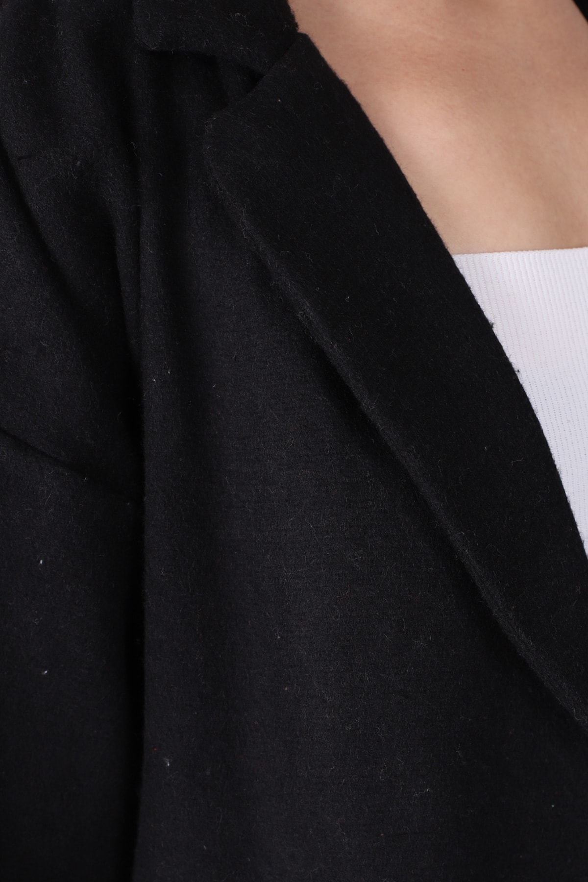 Kadın Siyah Erkek Yaka Yanları Yırtmaçlı Oversize Ceket ARM-26K001009