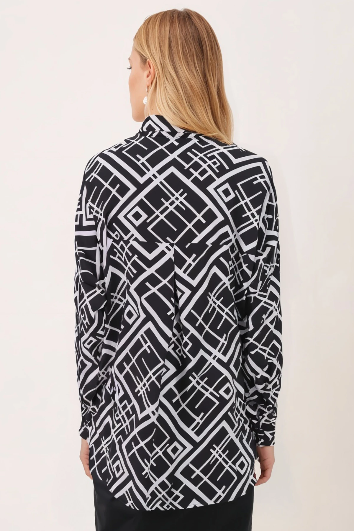 Kadın Siyah Kare Desen Oversize Uzun Basic Tesettür Gömlek ARM-26K001074