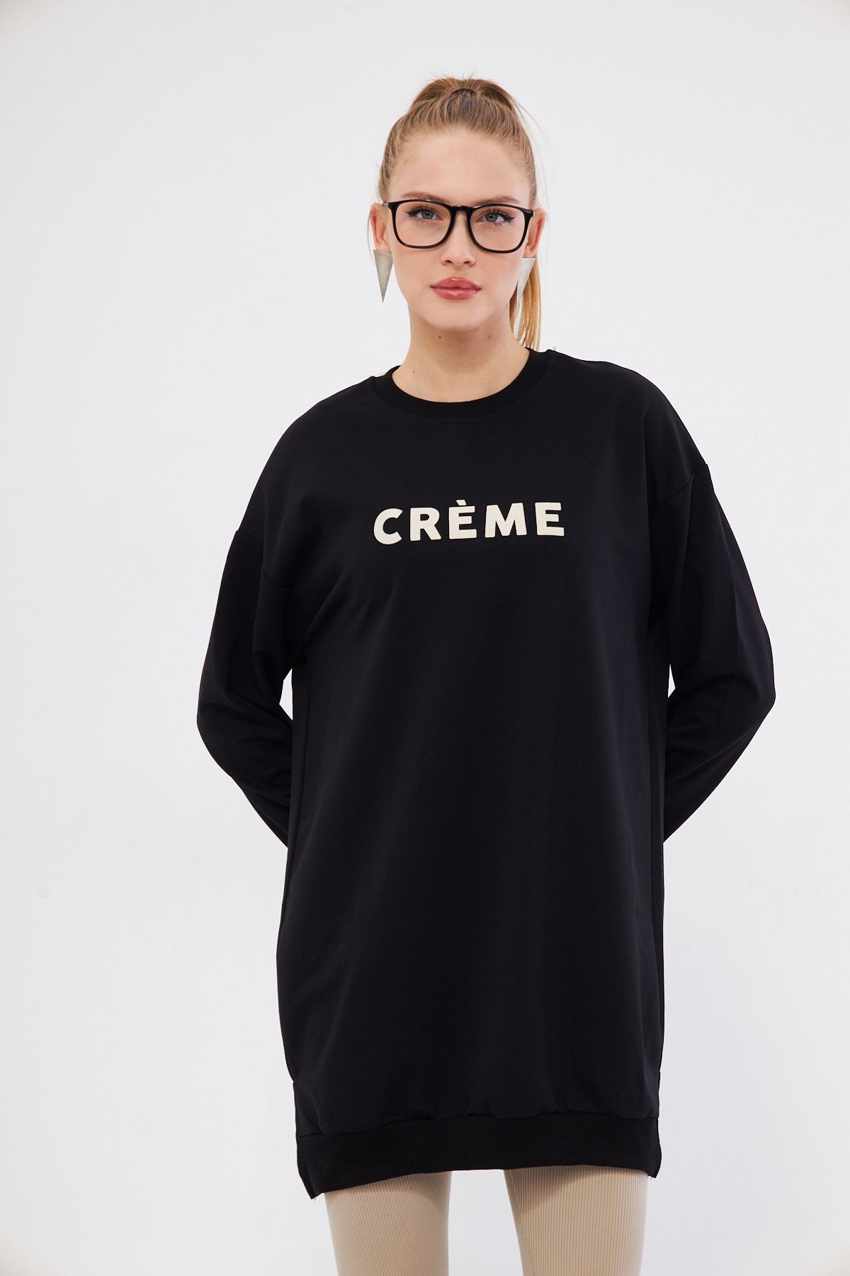 Kadın Siyah Bisiklet Yaka Önü Yazılı Tunik Sweatshirt ARM-25K001029