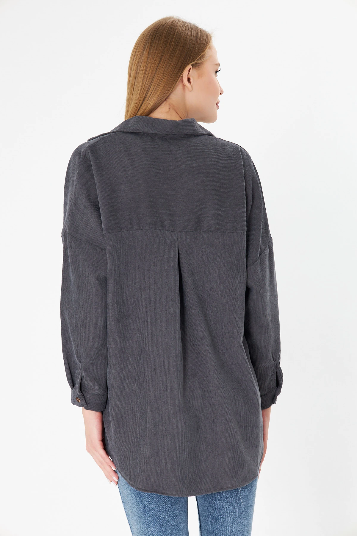 Kadın Antrasit Cepli Oversize İnce Fitilli Kadife Gömlek ARM-24K001076