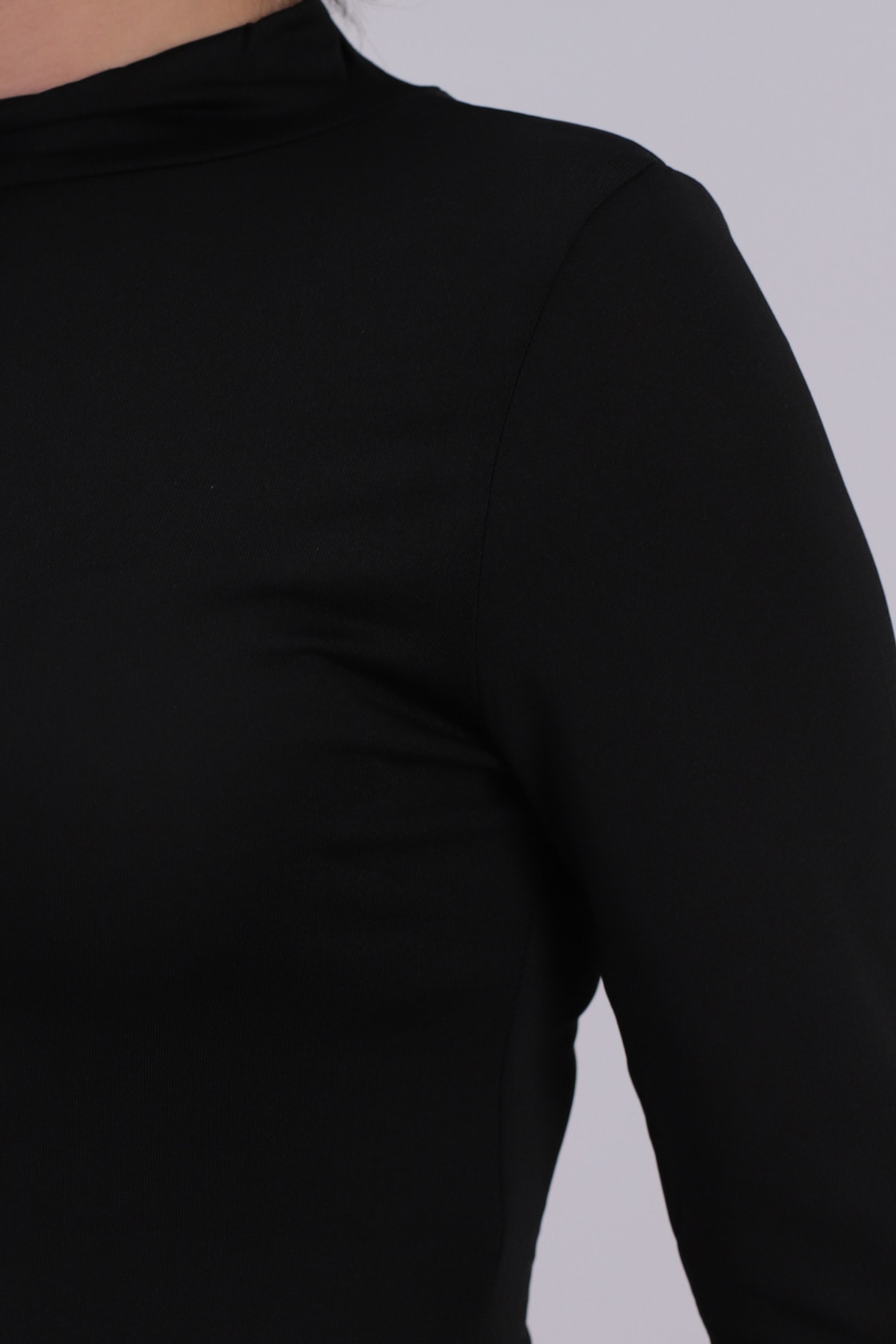 Kadın Siyah Yarım Balıkçı Uzun Kol Body ARM-26K135004