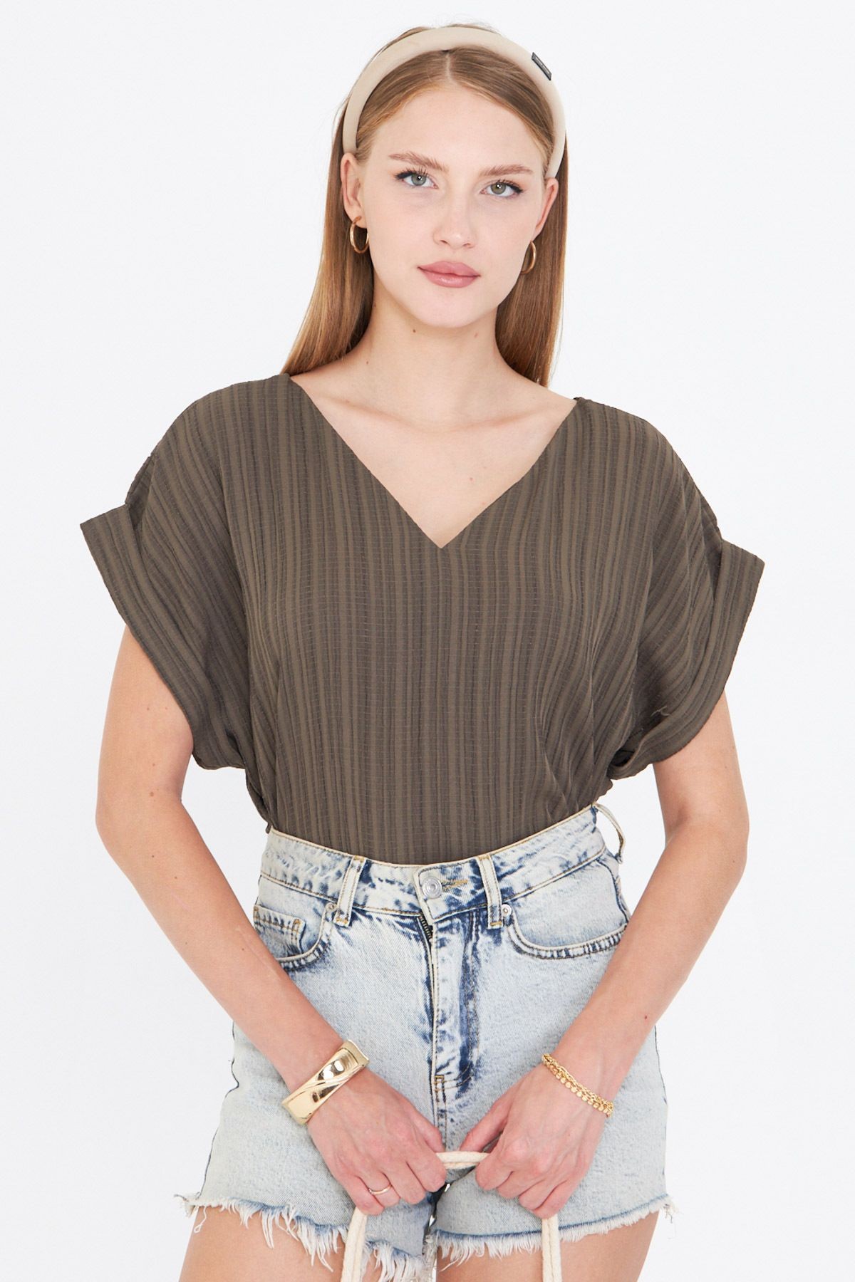 Kadın Koyu Haki V Yaka Yanları Yırtmaçlı Arkası Uzun Duble Kol Detaylı Oversize Bluz ARM-24Y001074