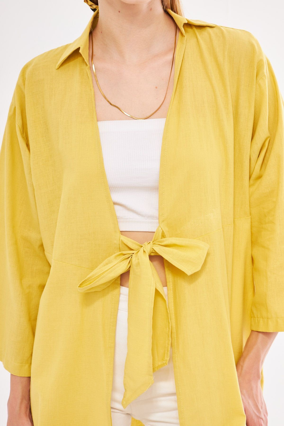 Kadın Sarı Önden Bağlamalı İnce Keten Kumaş Midi Boy Kimono Gömlek ARM-24Y001081