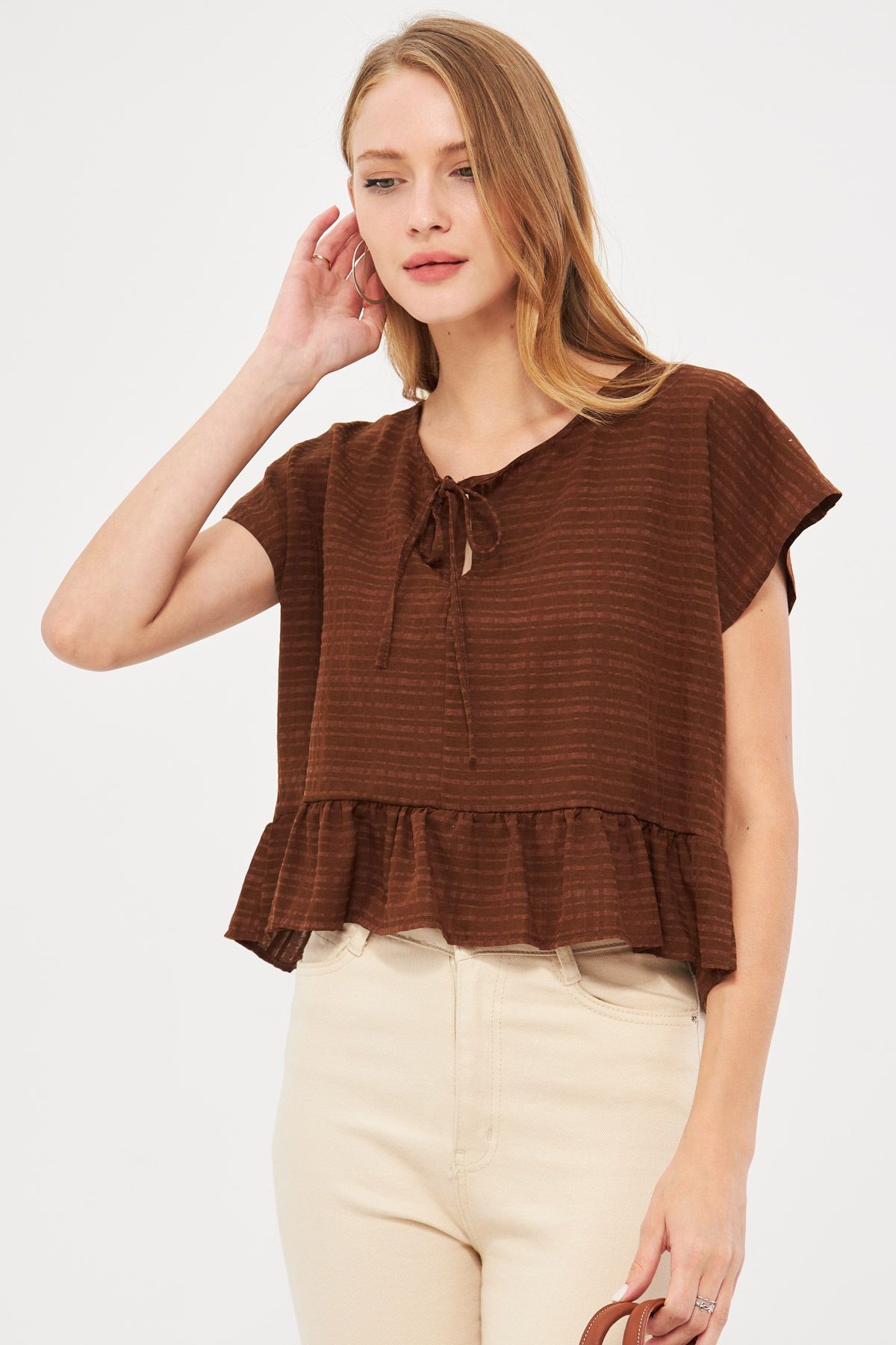 Kadın Kahve Yarasa Kol Yakası Bağlamalı Eteği Fırfırlı Oversize Crop Bluz ARM-24Y001088