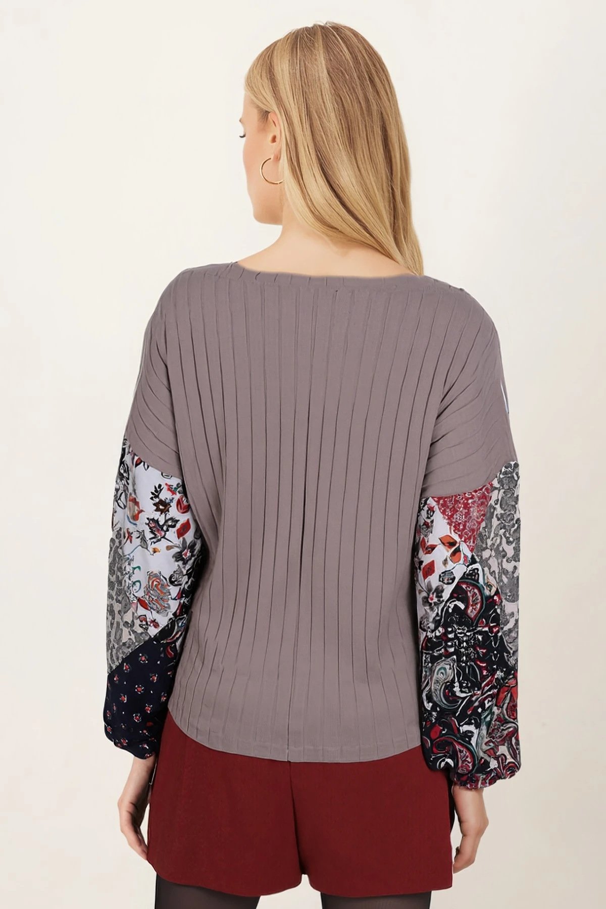 Kadın Açık Bej Kolu Desenli Balonlu Triko Kazak ARM-20K081001