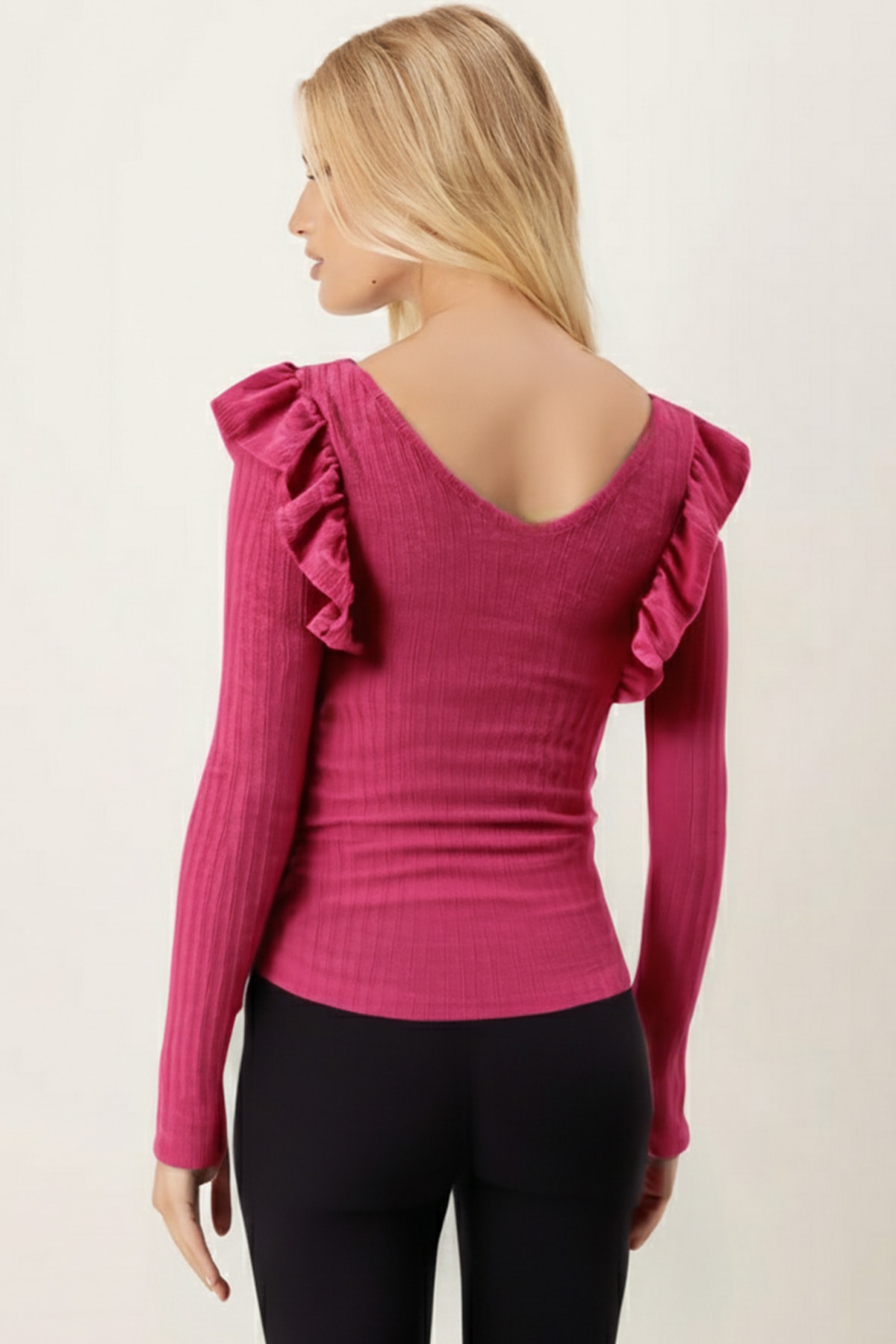 Kadın Fuşya V Yaka Fırfır Detaylı Yumuşak Dokulu Bluz ARM-26K001045