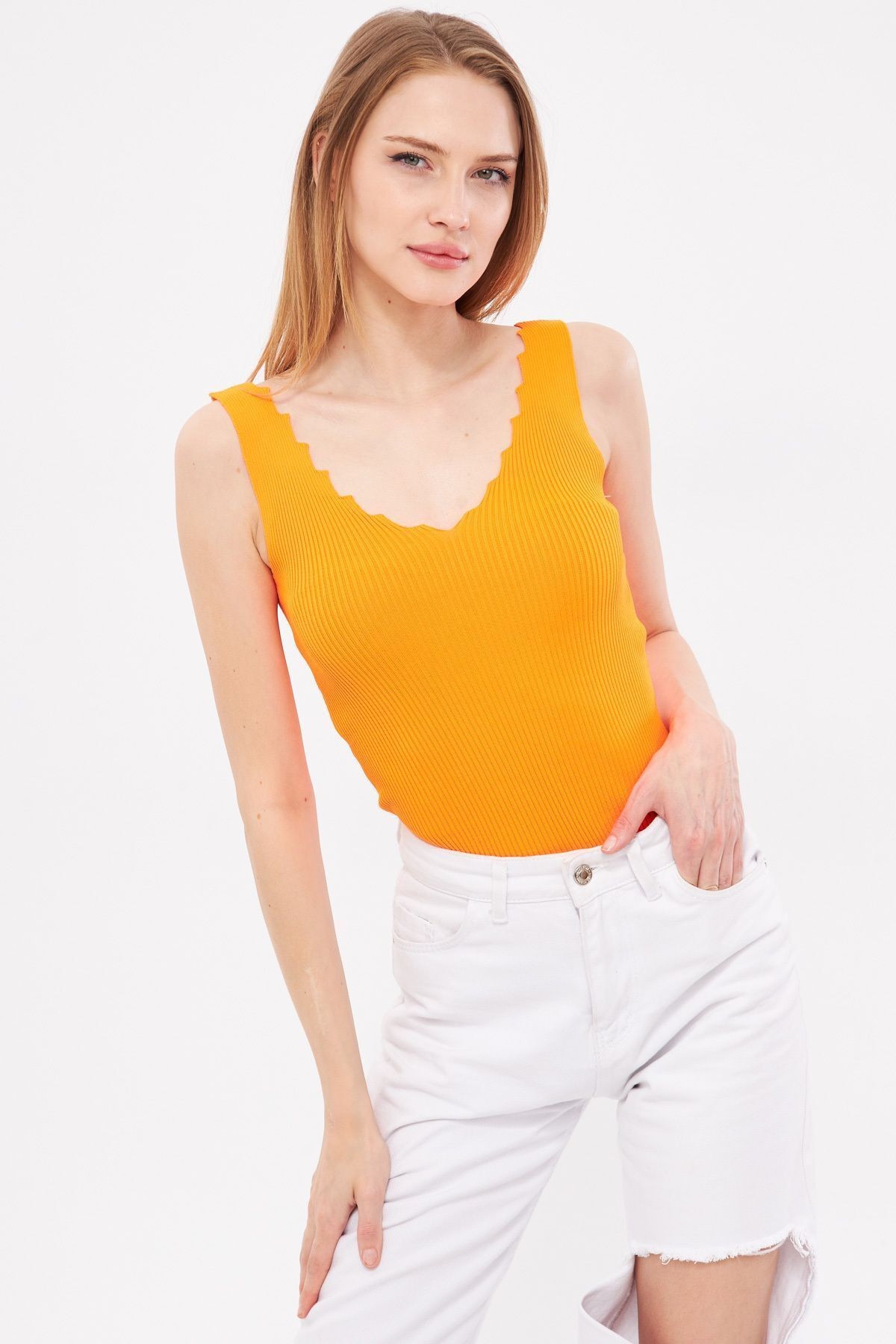 Kadın Neon Turuncu Zigzaglı V Yaka Kaşkorse Bluz ARM-23Y069004