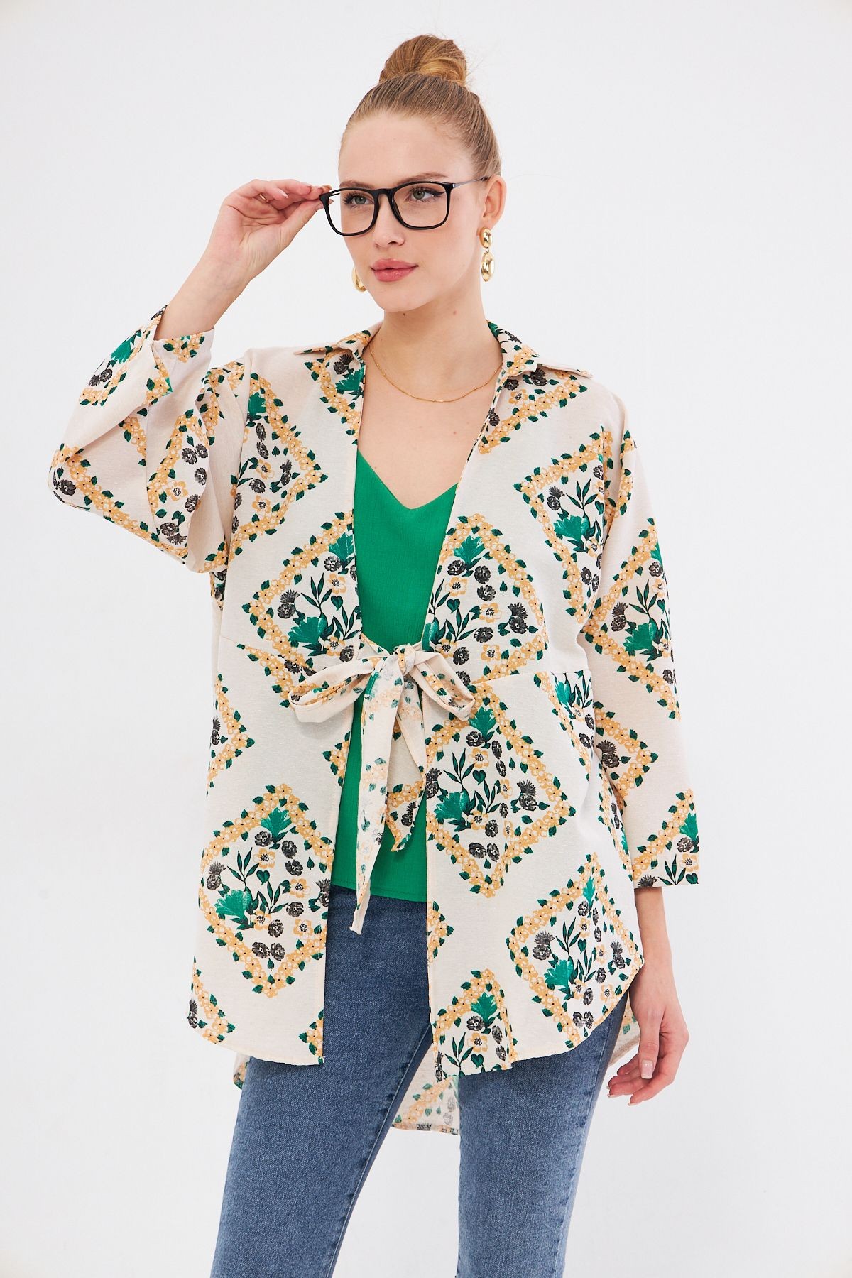 Kadın Açık Yeşil Desenli Önden Bağlamalı Kimono Gömlek ARM-24Y001080