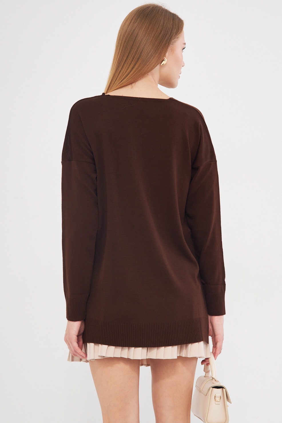 Kadın Kahve V Yaka Ön Kısa Arkası Uzun Triko Kazak ARM-22Y012013