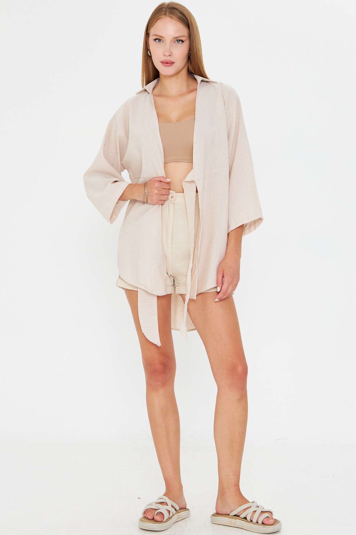 Kadın Açık Bej Çizgili Önden Bağlamalı Kimono Gömlek ARM-25Y001085