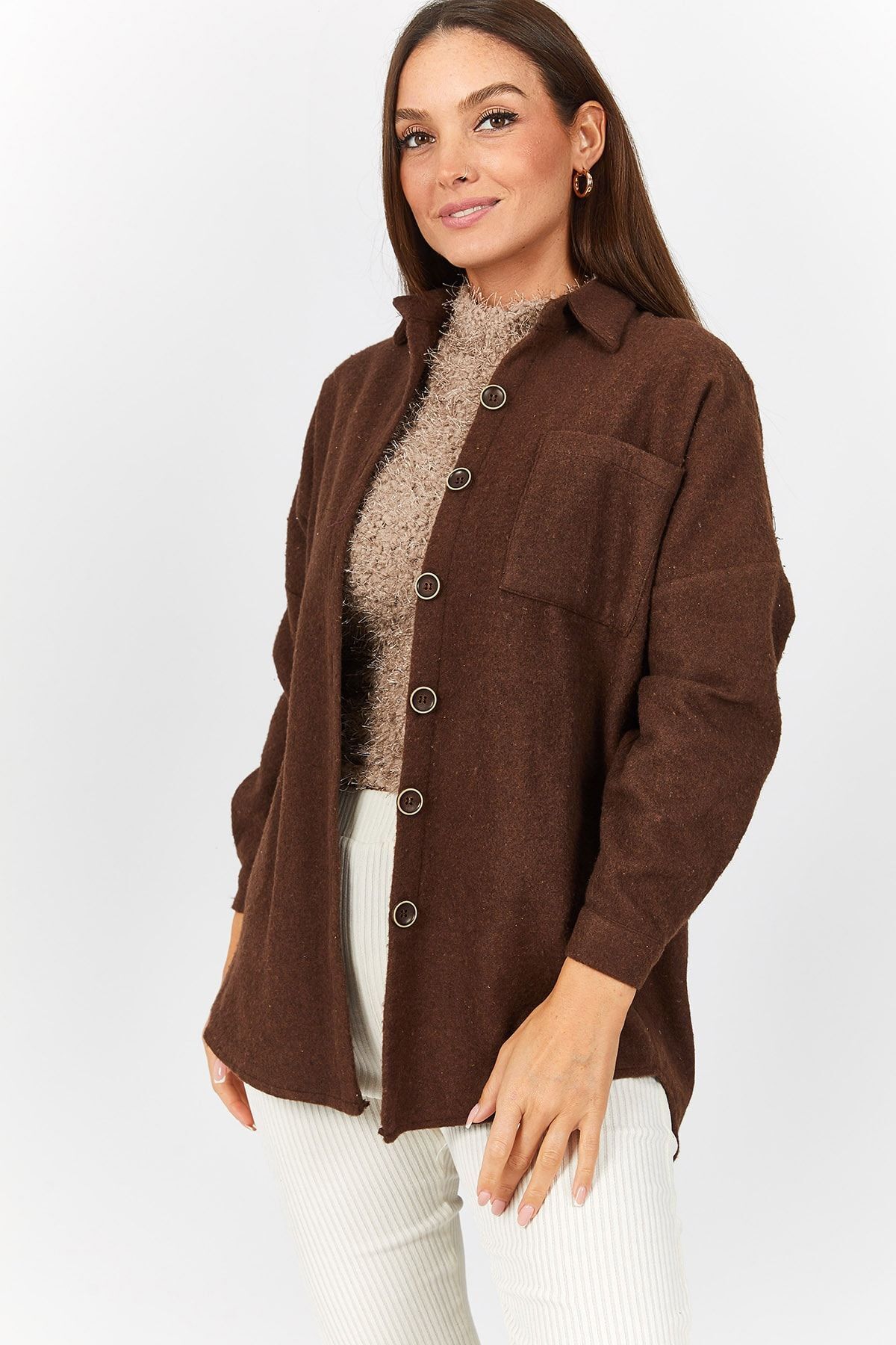 Kadın Kahve Oversize Kaşe Cepli Gömlek ARM-22Y001156