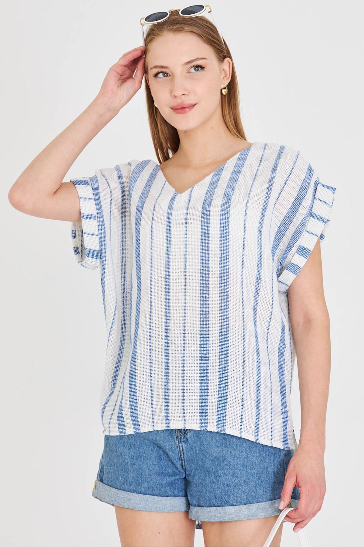 Kadın Saks V Yaka Yanları Yırtmaçlı Arkası Uzun Duble Kol Detaylı Oversize Bluz ARM-25Y001056