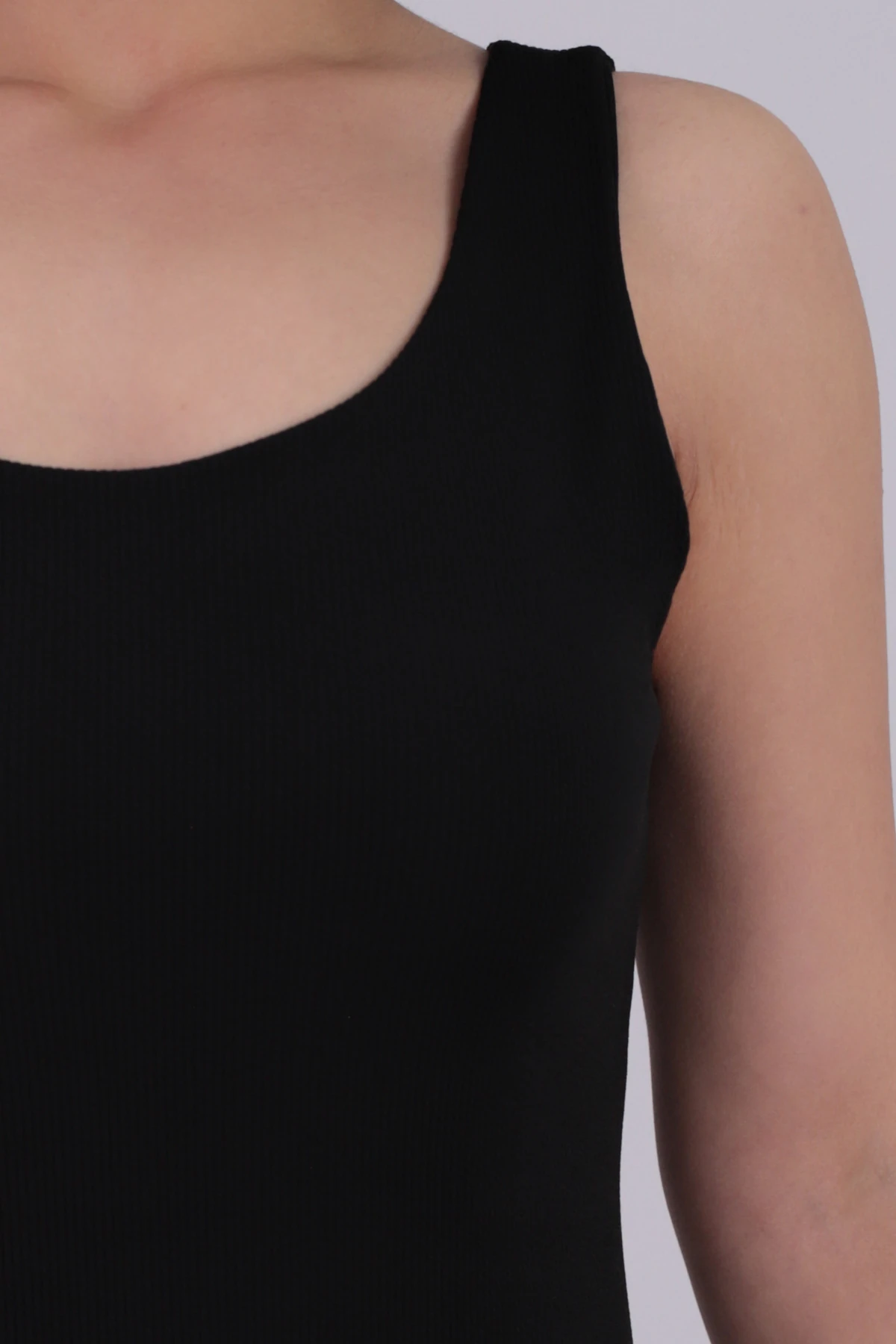 Kadın Siyah Askılı Vücuda Oturan Likralı Midi Boy Elbise ARM-25Y001094