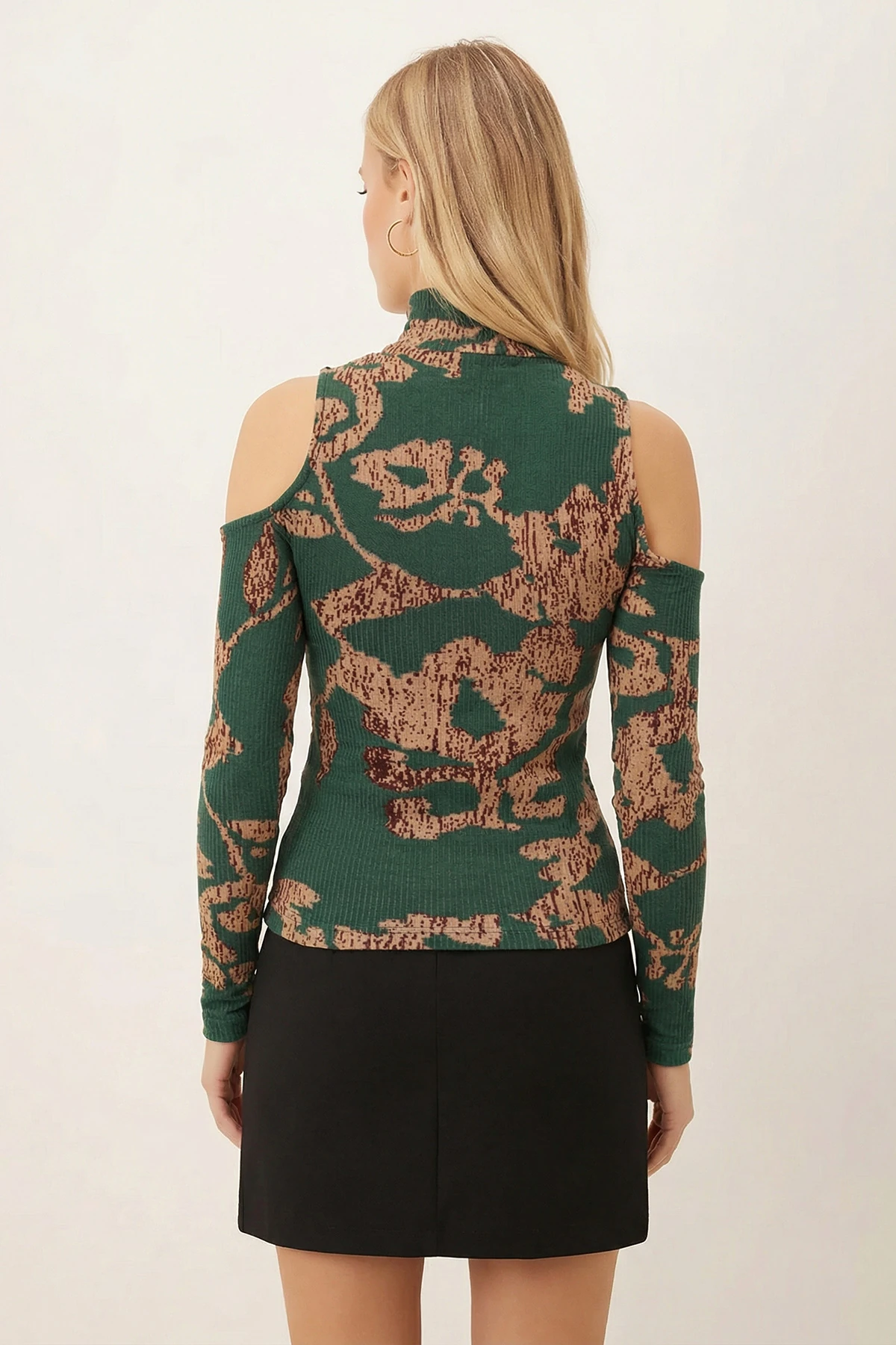 Kadın Yeşil-Bej Balıkçı Yaka Omuz Dekolteli Uzun Kollu Bluz ARM-26K001061