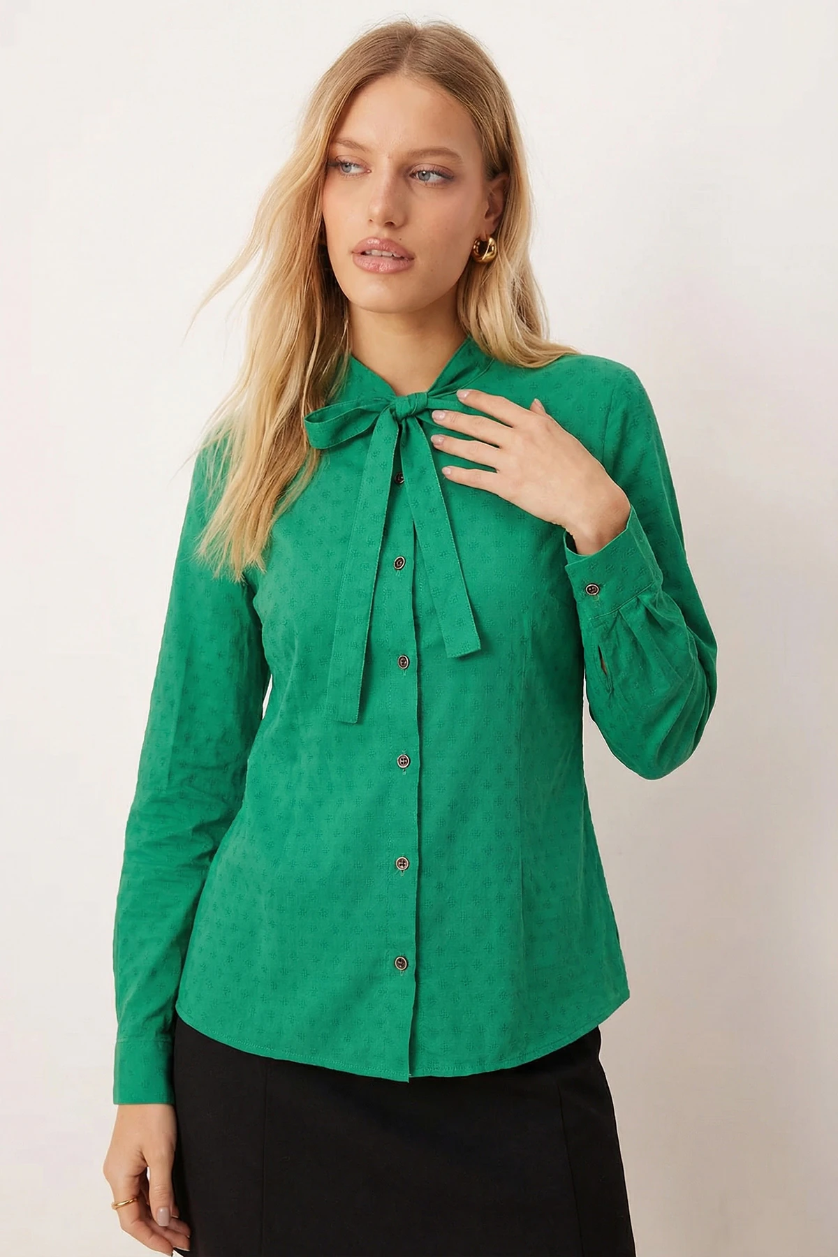 Kadın Yeşil Yakası Bağlamalı Desenli Gömlek ARM-20K001150