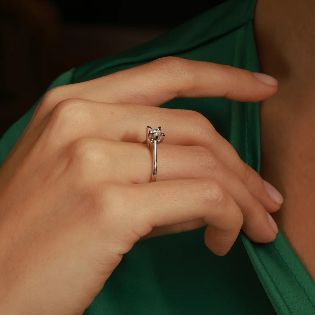 18K Diamond Solitaire Ring
