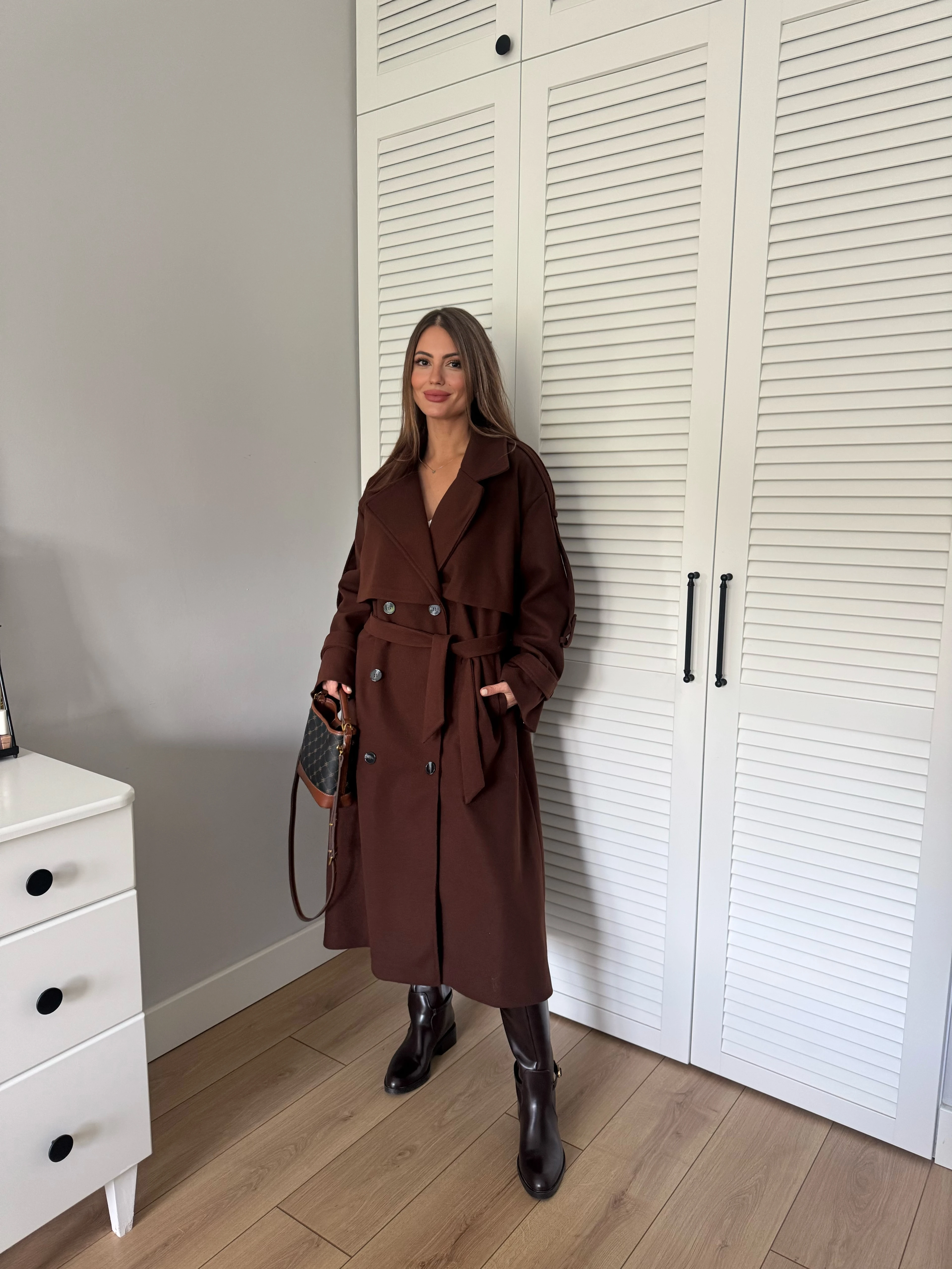 Kuşaklı ve Kol Detaylı Uzun Kaşe Kaban - Kahverengi