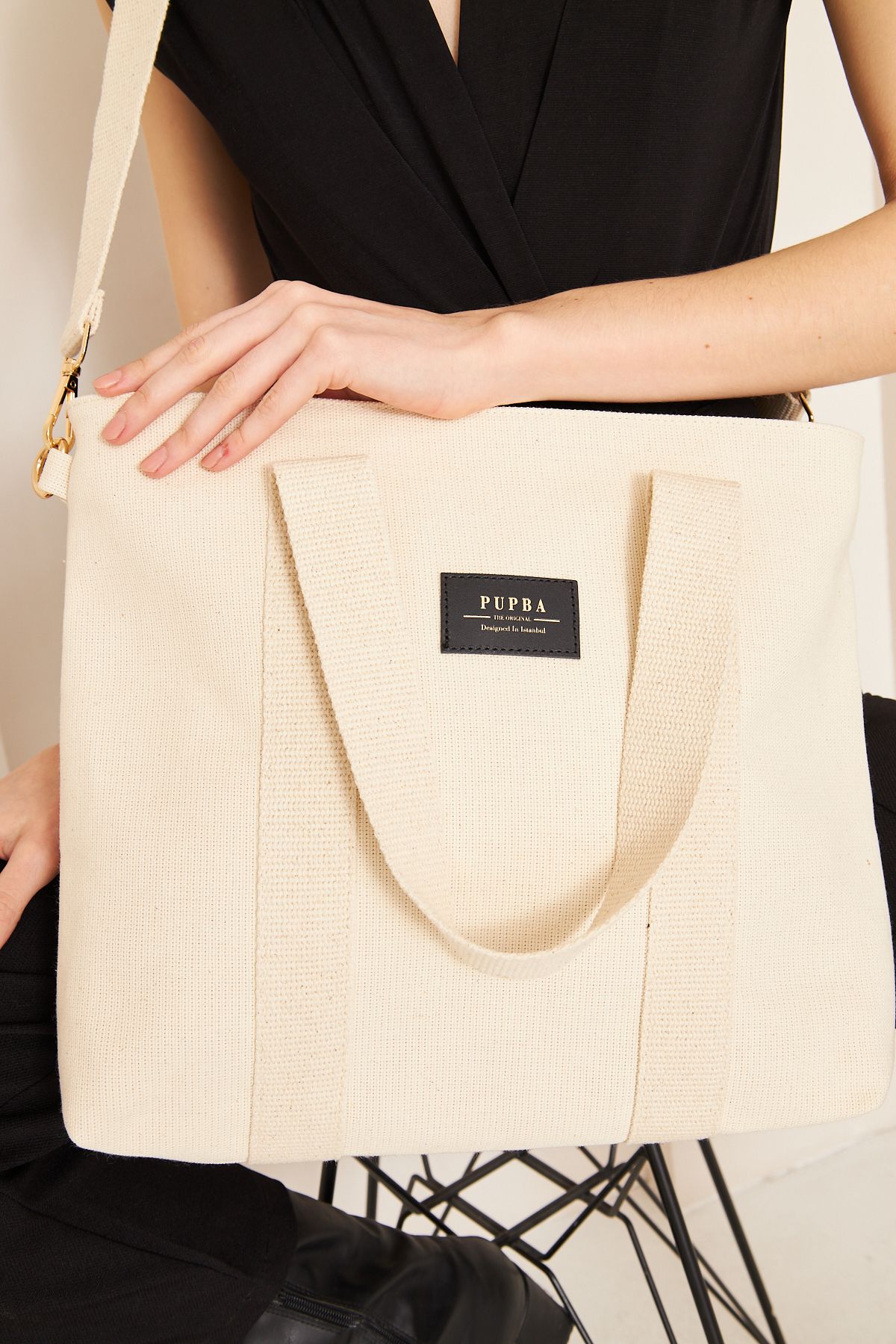 Yaga Large Tote Bag - Krem (Siyah-Altın Etiket)