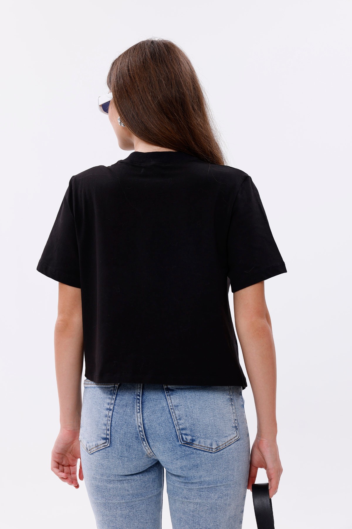 Asimetrik Kesim Taş Detaylı T-shirt