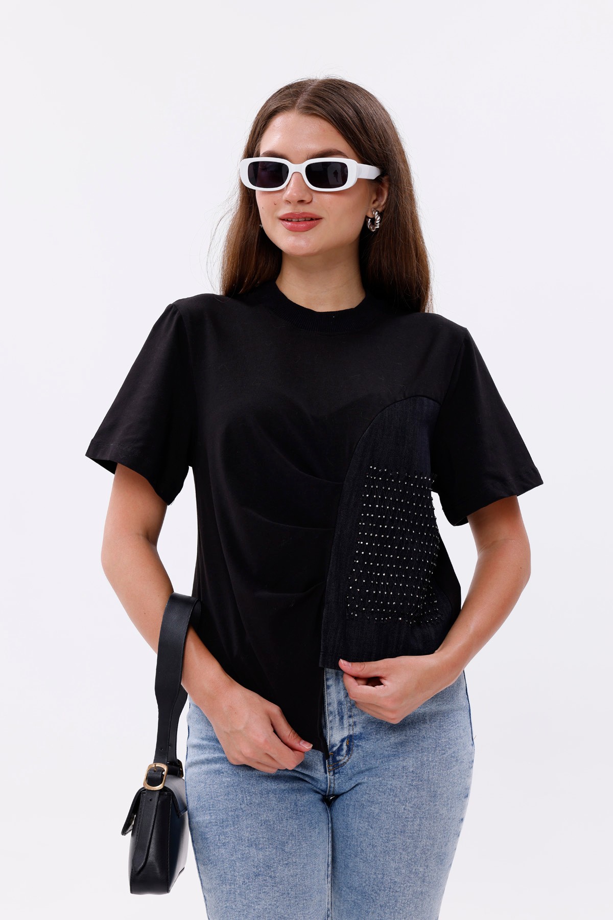 Asimetrik Kesim Taş Detaylı T-shirt