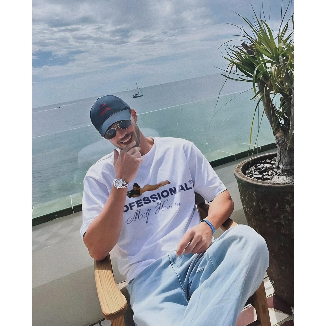 MILF HUNTER OVERSIZE TEE