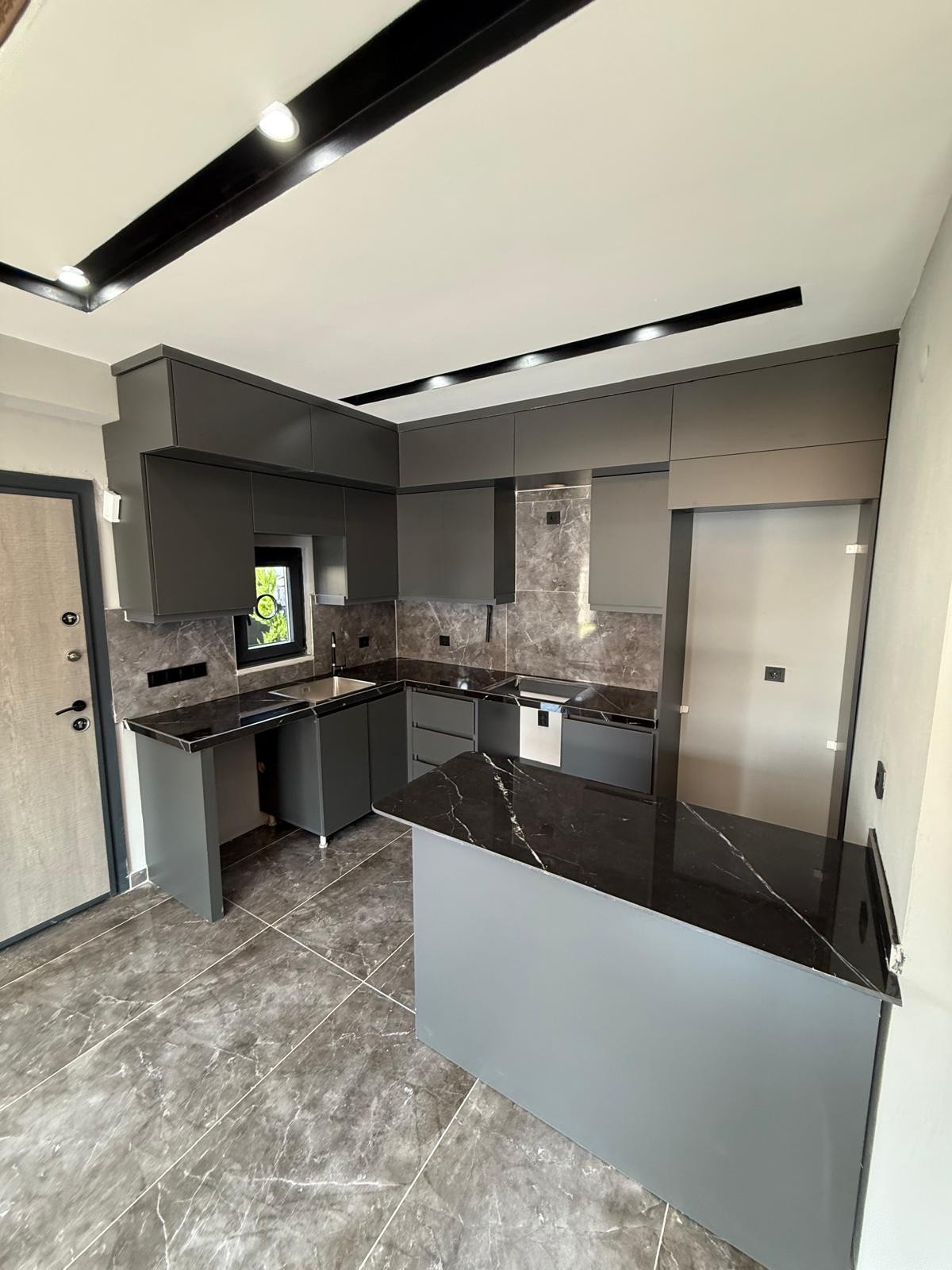 DENİZ MANZARALI TERAS, LÜKS DİZAYN, ÖN CEPHE, HAVUZLU 4+1 TRİPLEKS VİLLA! KOCAALİ ALANDERE MH