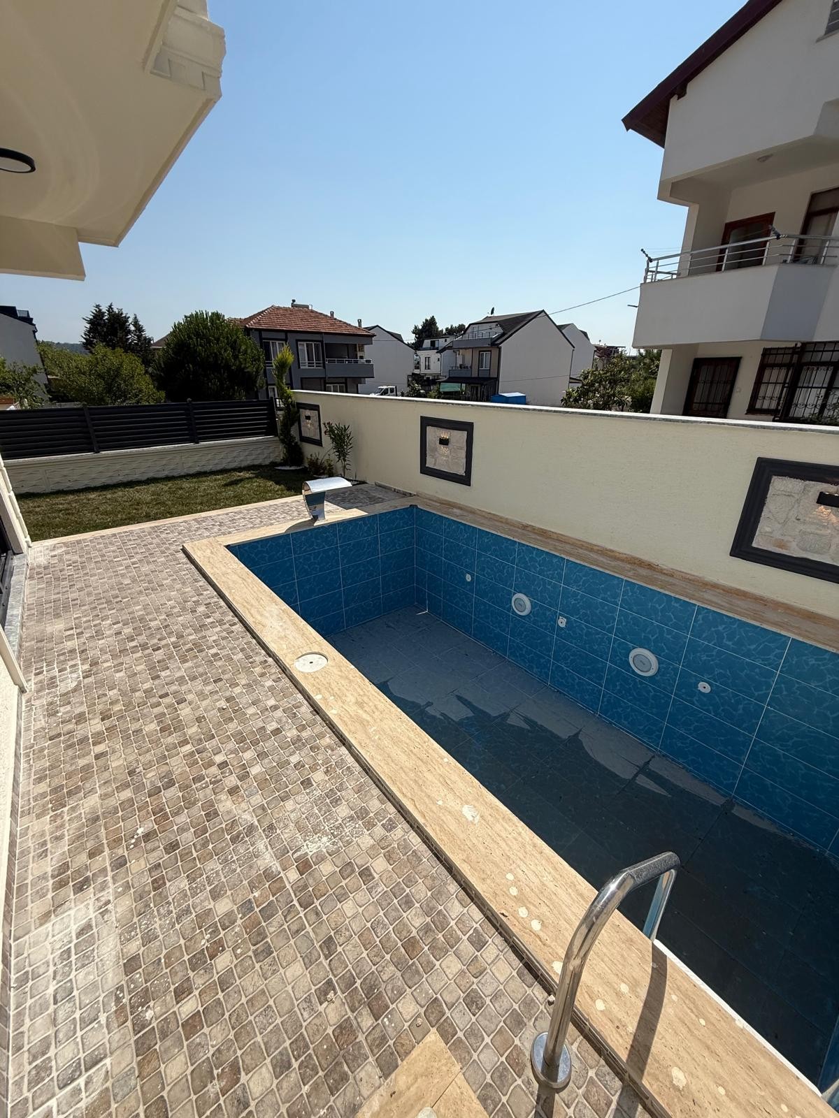 KAPANMAZ DENİZ MANZARALI, PLAJA 30METRE, ALAÇATI TAŞ KONSEPT, ARKA CEPHE, HAVUZLU 4+1 TRİPLEKS VİLLA! KOCAALİ ALANDERE MH