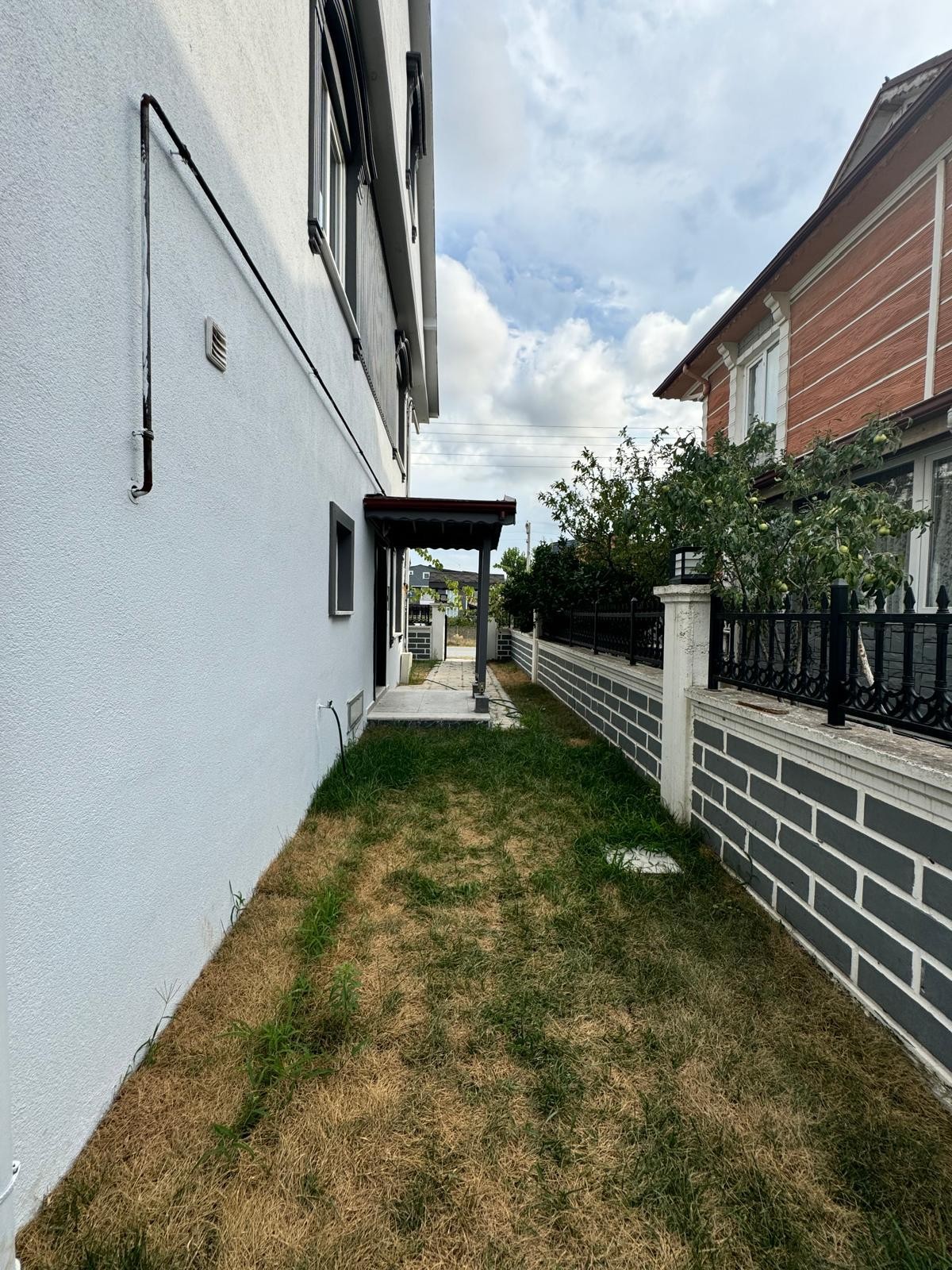 KOCAALİ MÜSTAKİL VİLLA! 162m2 ARSA İÇİNDE, OTURUMA HAZIR, 4+1 TRİPLEKS! KOCAALİ ALANDERE MH