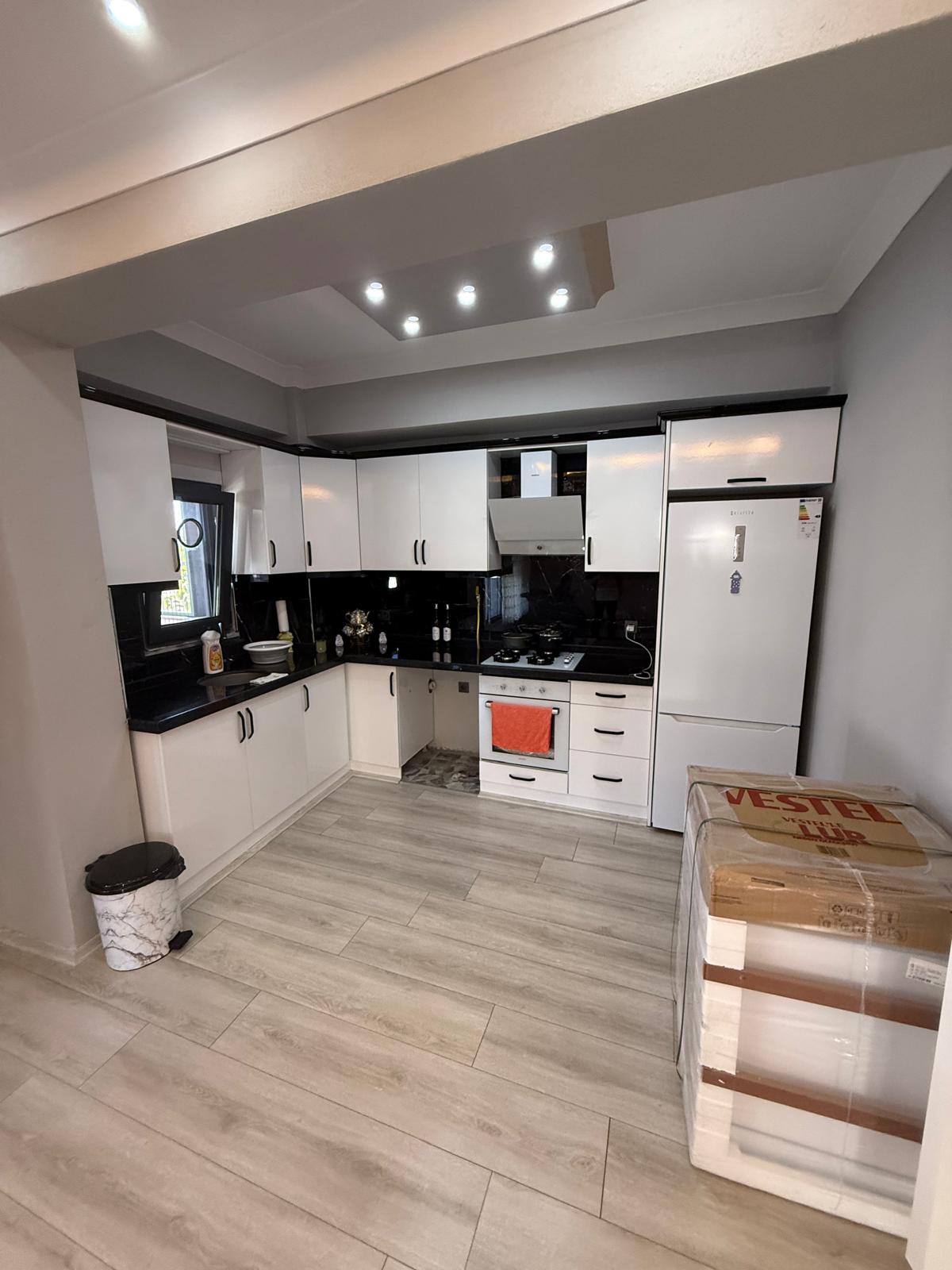 MERKEZ PLAJ, CAM BALKON TERAS, GENİŞ BİNA KULLANIM ALANLI, EBEVEYN BANYOLU, ÖN CEPHE 4+1 TRİPLEKS VİLLA! KOCAALİ YALI MH