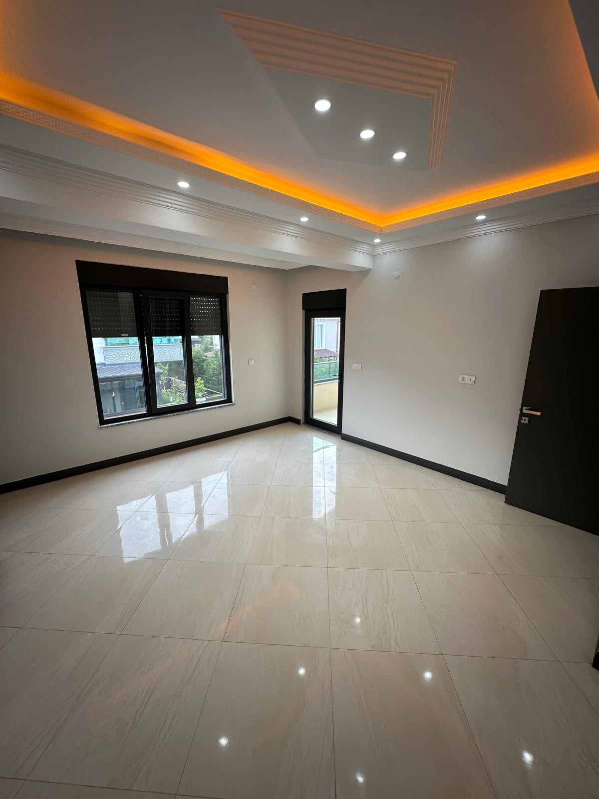 LÜKS DİZAYN, KOMPLE PANJURLU, YERDEN ISITMA 4+1 TRİPLEKS VİLLA! KOCAALİ YALI MH