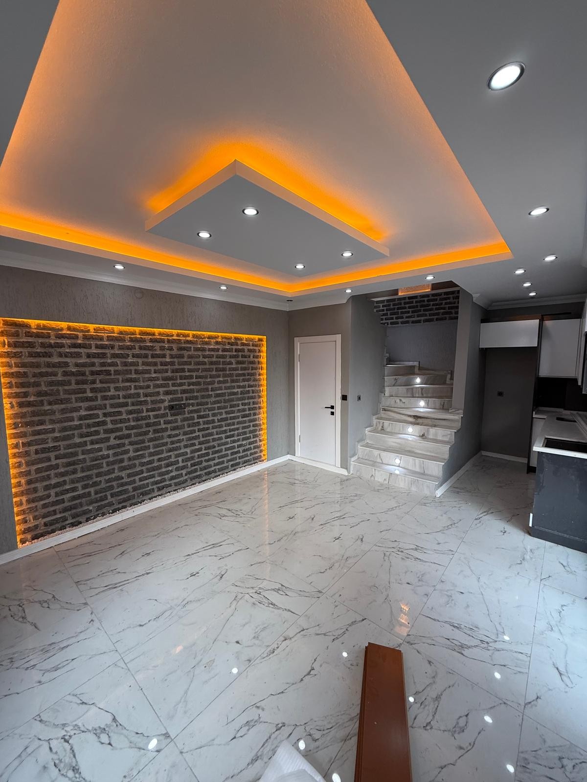 ARKA CEPHE, MÜSTAKİL GİRİŞ-BAHÇE, EBEVEYN BANYO 3+1 TRİPLEKS VİLLA! KOCAALİ ALANDERE MH
