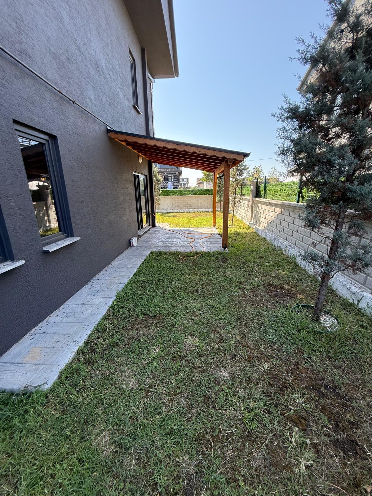 210m2 ARSA İÇİNDE, İLÇEMİZİN EN UYGUN FİYATLI, ULTRA GENİŞ BAHÇELİ, KENDİNE GARAJLI 4+1 MÜSTAKİL TRİPLEKS VİLLASI! KOCAALİ ALANDERE MH