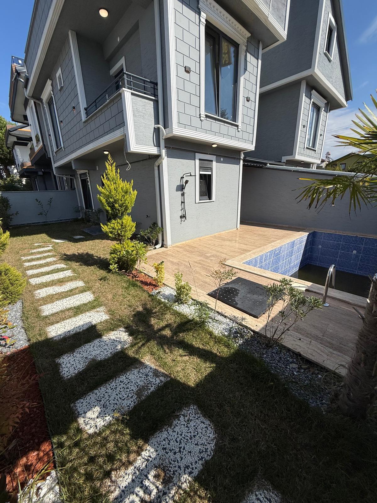 HAVUZLU, AYRI MUTFAK KONSEPT, MÜSTAKİL GİRİŞ-BAHÇE, EBEVEYN BANYOLU 4+1 TRİPLEKS VİLLA! KOCAALİ ALANDERE MH