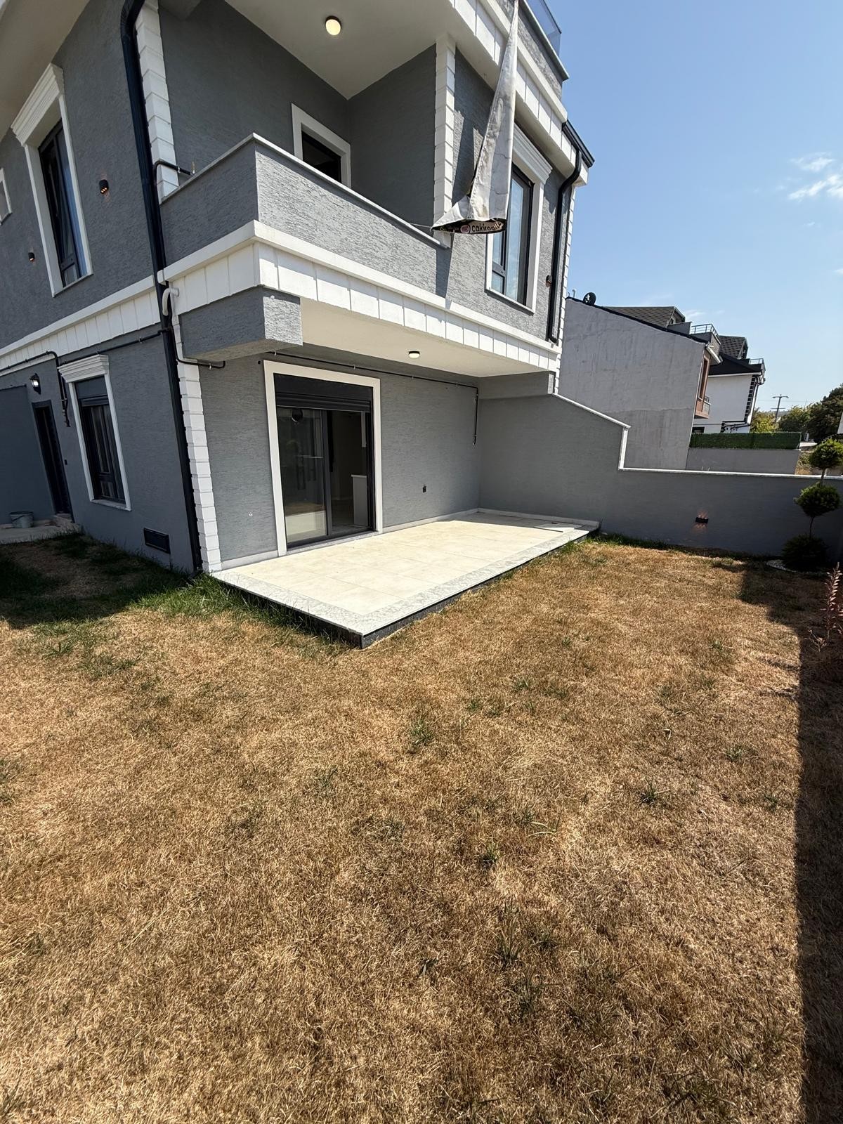 GENİŞ BAHÇE, YERDEN ISITMA, ARKA CEPHE, EBEVEYN BANYOLU 3+1 TRİPLEKS VİLLA! KOCAALİ ALANDERE MH