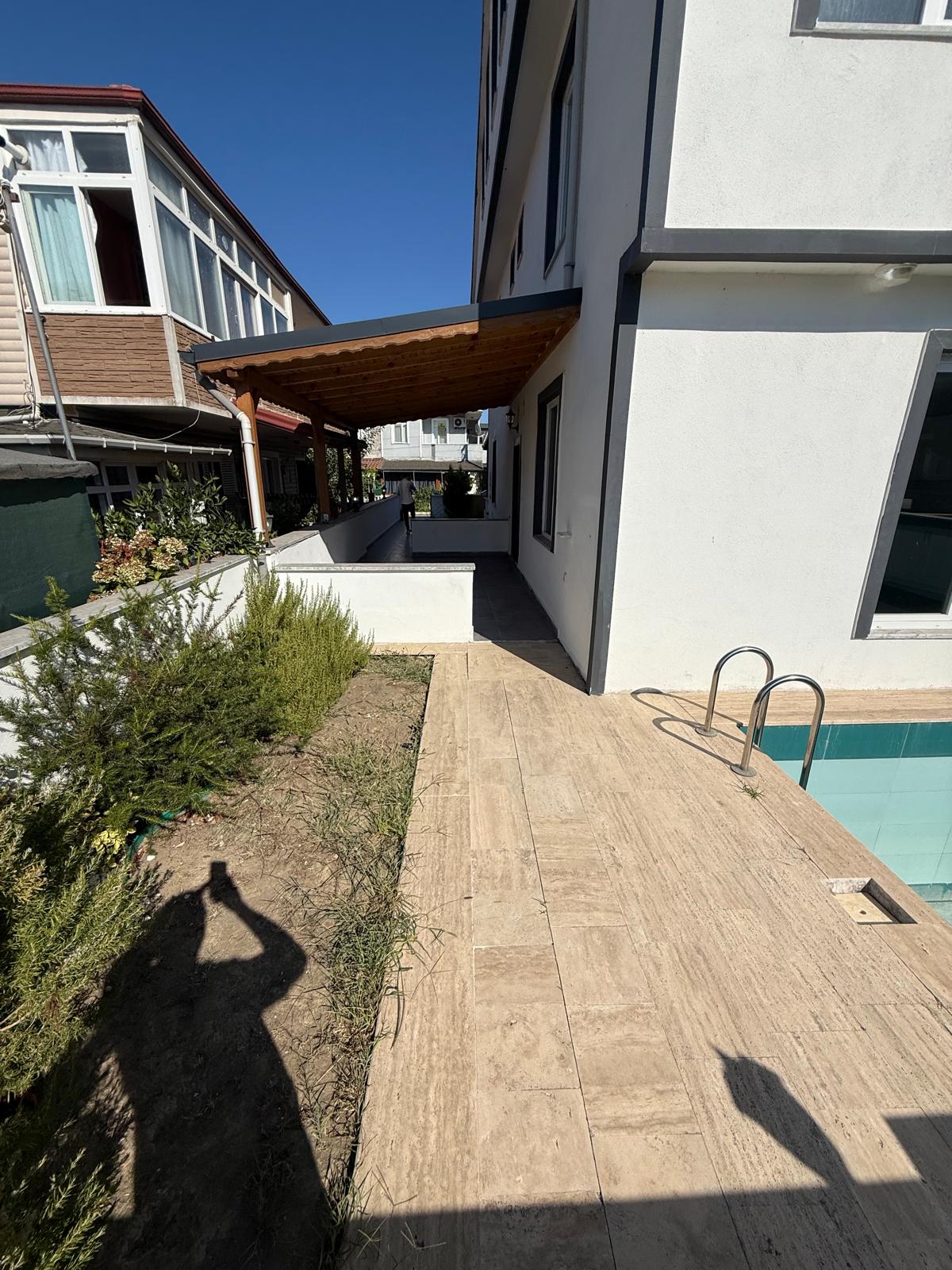 HAVUZLU, VERANDALI, EBEVEYN BANYOLU, PLAJA 180METRE 3+1 TRİPLEKS VİLLA! KOCAALİ ALANDERE MH