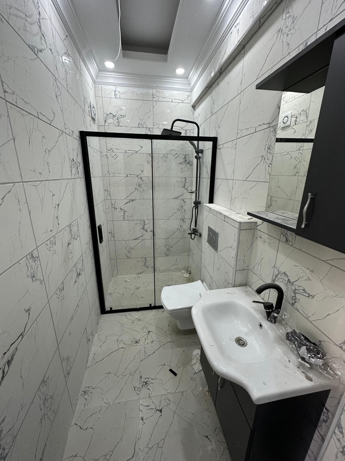 AYRIK NİZAM, 155m2 ARSA İÇİNDE, KOMPLE PANJURLU, HAVUZLU, ULTRA GENİŞ BAHÇE 4+1 TRİPLEKS VİLLA! KOCAALİ ALANDERE MH