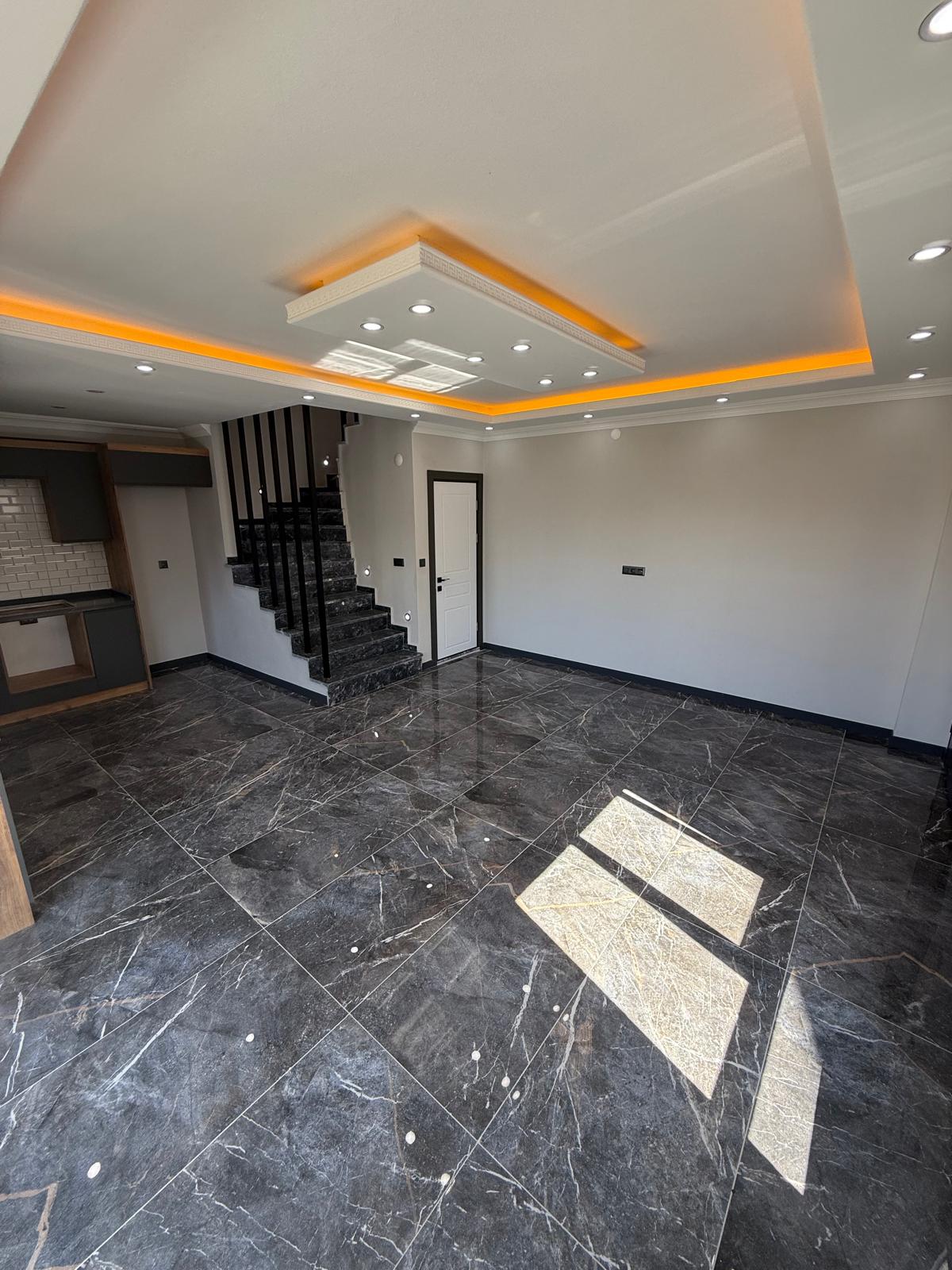 BAHÇE VE TERAS JAKUZİLİ, ÖN CEPHE, LÜKS DİZAYN, GENİŞ BAHÇE-BİNA KULLANIM ALANLI 3+1 TRİPLEKS VİLLA! KOCAALİ ALANDERE MH