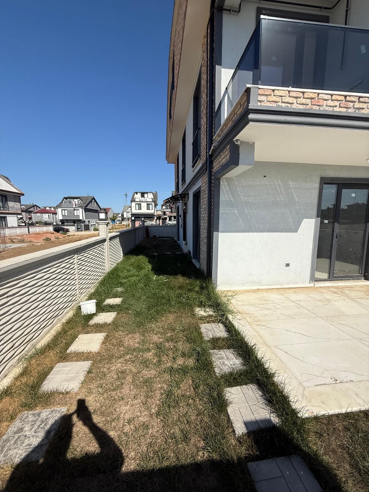 180m2 ARSA İÇİNDE, TAM BAĞIMSIZ MÜSTAKİL! HAVUZLU, KENDİNE GARAJLI 5+1 TRİPLEKS VİLLA! KOCAALİ ALANDERE MH