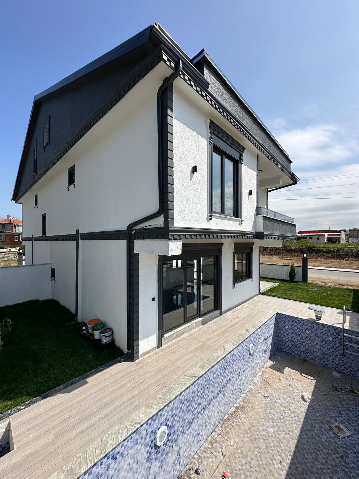 192m2 ARSA İÇİNDE, ULTRA GENİŞ BİNA-BAHÇE GENİŞ KULLANIM ALANLI, LÜKS DİZAYN 5+1 TRİPLEKS! KOCAALİ YAYLA MH