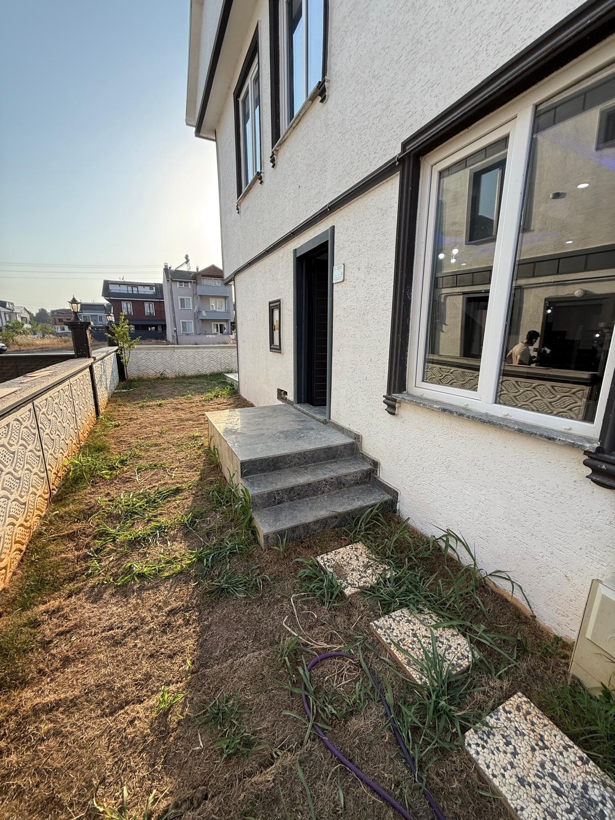168m2 ARSA İÇİNDE TAM BAĞIMSIZ MÜSTAKİL, ULTRA GENİŞ BAHÇE, AYRI MUTFAK, 5+1 TRİPLEKS VİLLA! KOCAALİ ALANDERE MH