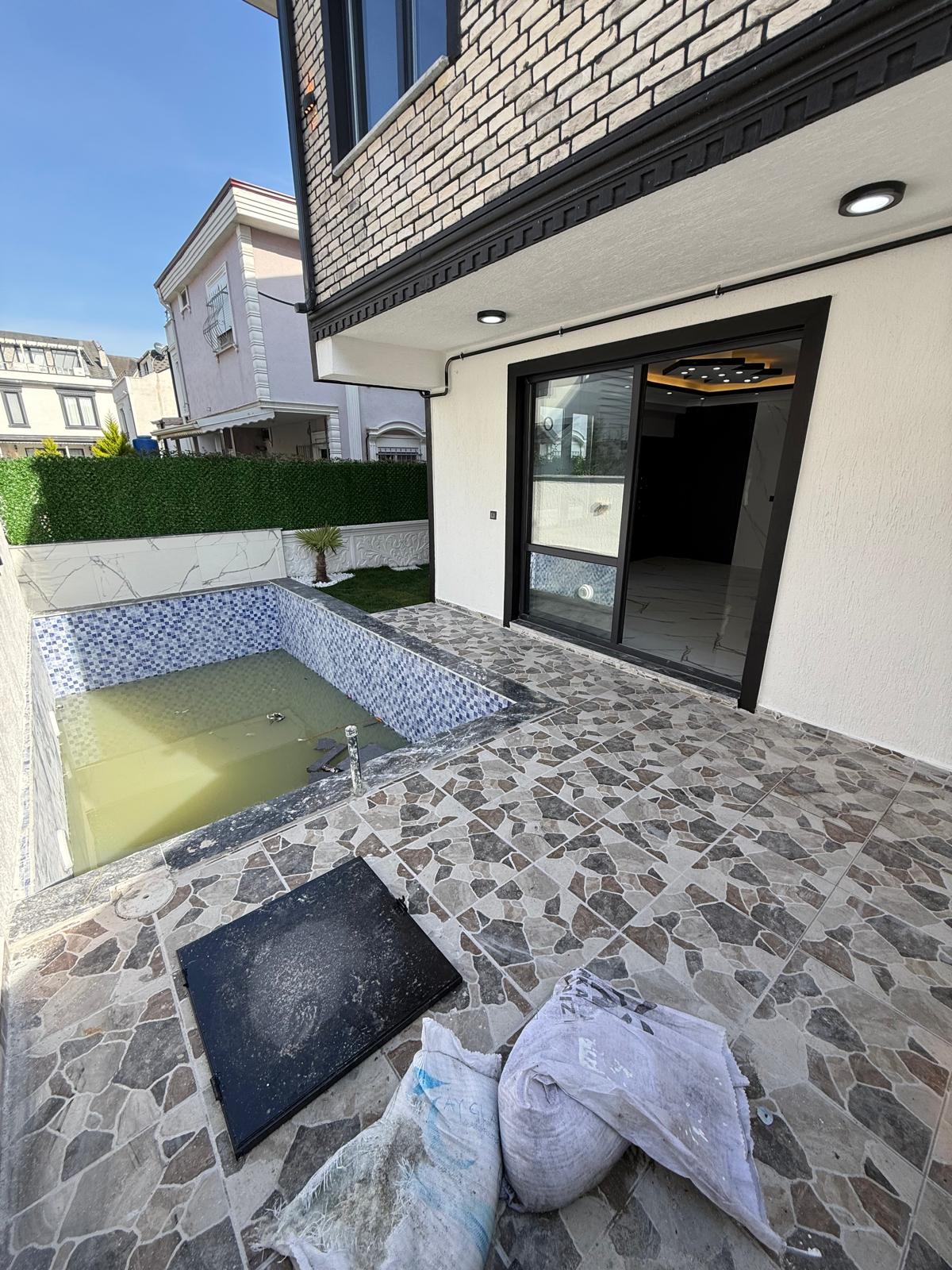 HAVUZLU, ARKA CEPHE, PLAJA 70METRE, LÜKS DİZAYN, YERDEN ISITMA 3+1 TRİPLEKS VİLLA! KOCAALİ ALANDERE MH