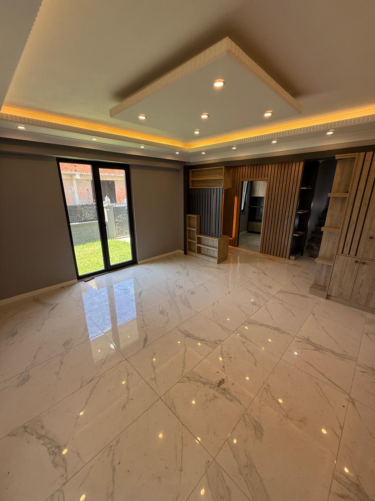 AYRI MUTFAK, GENİŞ BAHÇE, LÜKS DİZAYN, MERKEZ PLAJ, EBEVEYN BANYOLU 3+1 TRİPLEKS VİLLA! KOCAALİ YAYLA MH