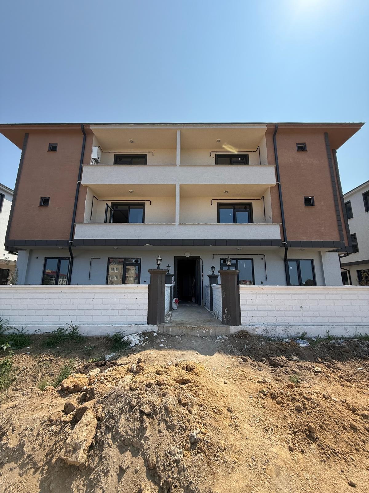 ZEMİN KAT, BAHÇE ALANLI, ÖN-ARKA CEPHE SEÇENEKLİ-ÖN CEPHE, F/P, DENİZE YÜRÜME MESAFESİ, YERDEN ISITMA, SİTE İÇİ 2+1 DAİRE! YAYLA MH