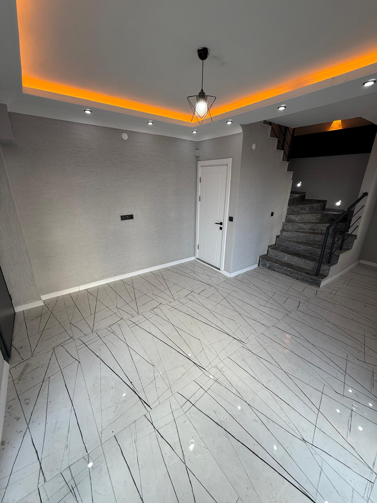 MERKEZ PLAJ, ULTRA GENİŞ BAHÇE, TERAS DENİZ MANZARALI, PLAJA 85METRE 3+1 TRİPLEKS VİLLA! KOCAALİ YAYLA MH