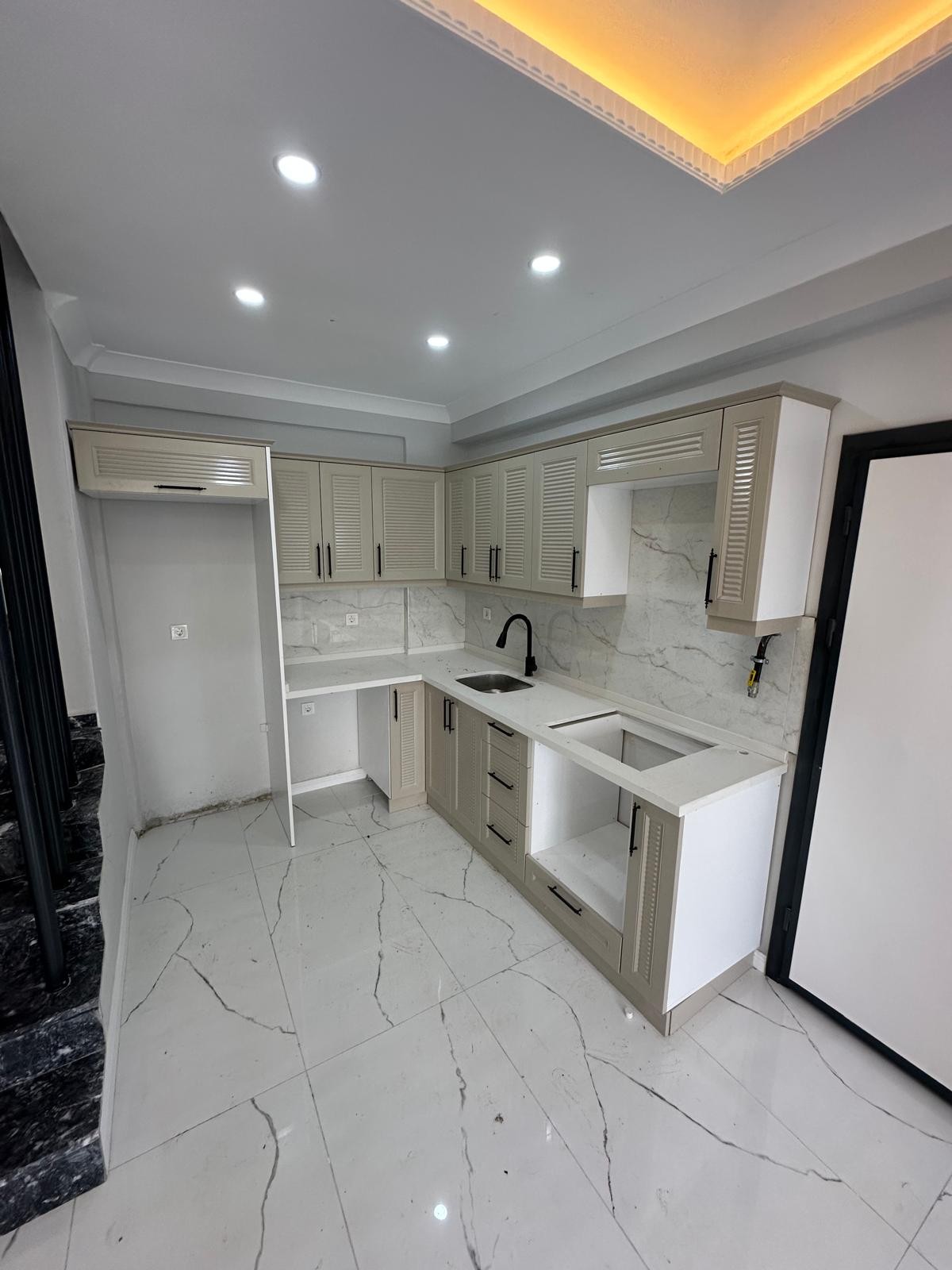 ÖN CEPHE, MÜSTAKİL GİRİŞ, MÜSTAKİL BAHÇE, KOMBİ-PETEK 4+1 TRİPLEKS VİLLA! KOCAALİ ALANDERE MH